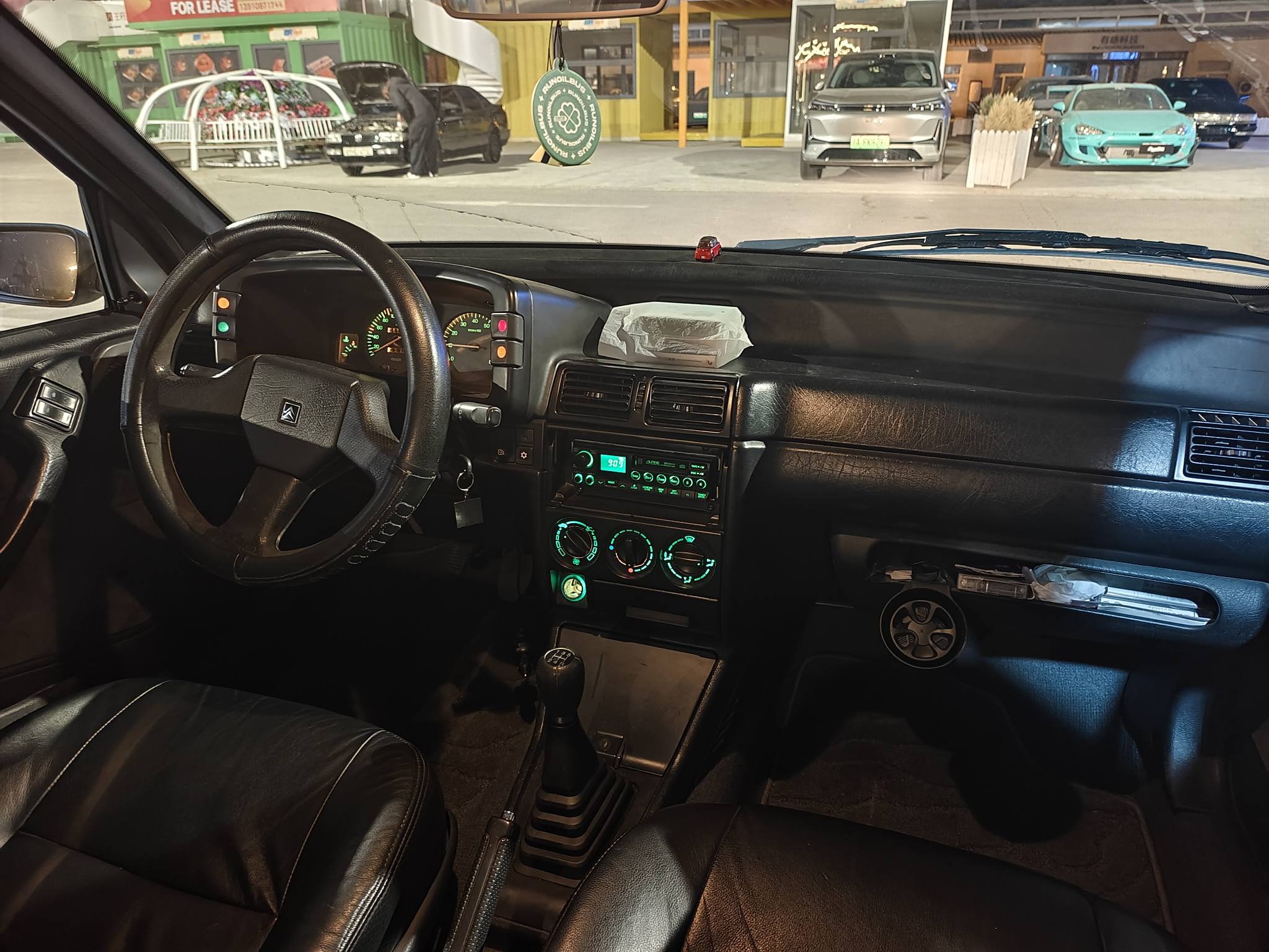 Classic cars gather in Beijing, featuring Citroen ZX and Audi 200