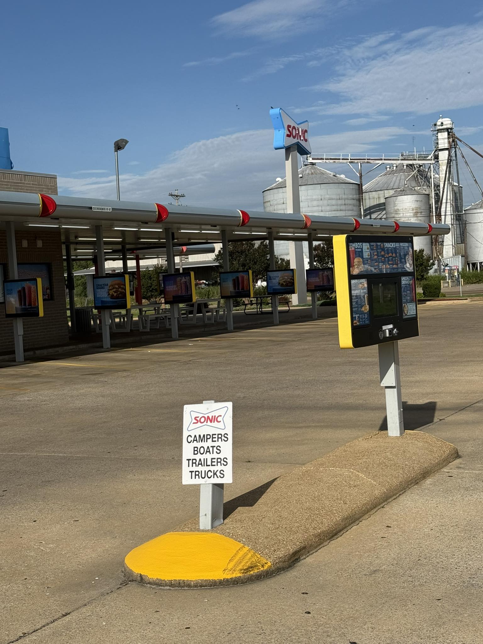 The Sonic in Tiptonville has Sundrop, friendly staff and a place