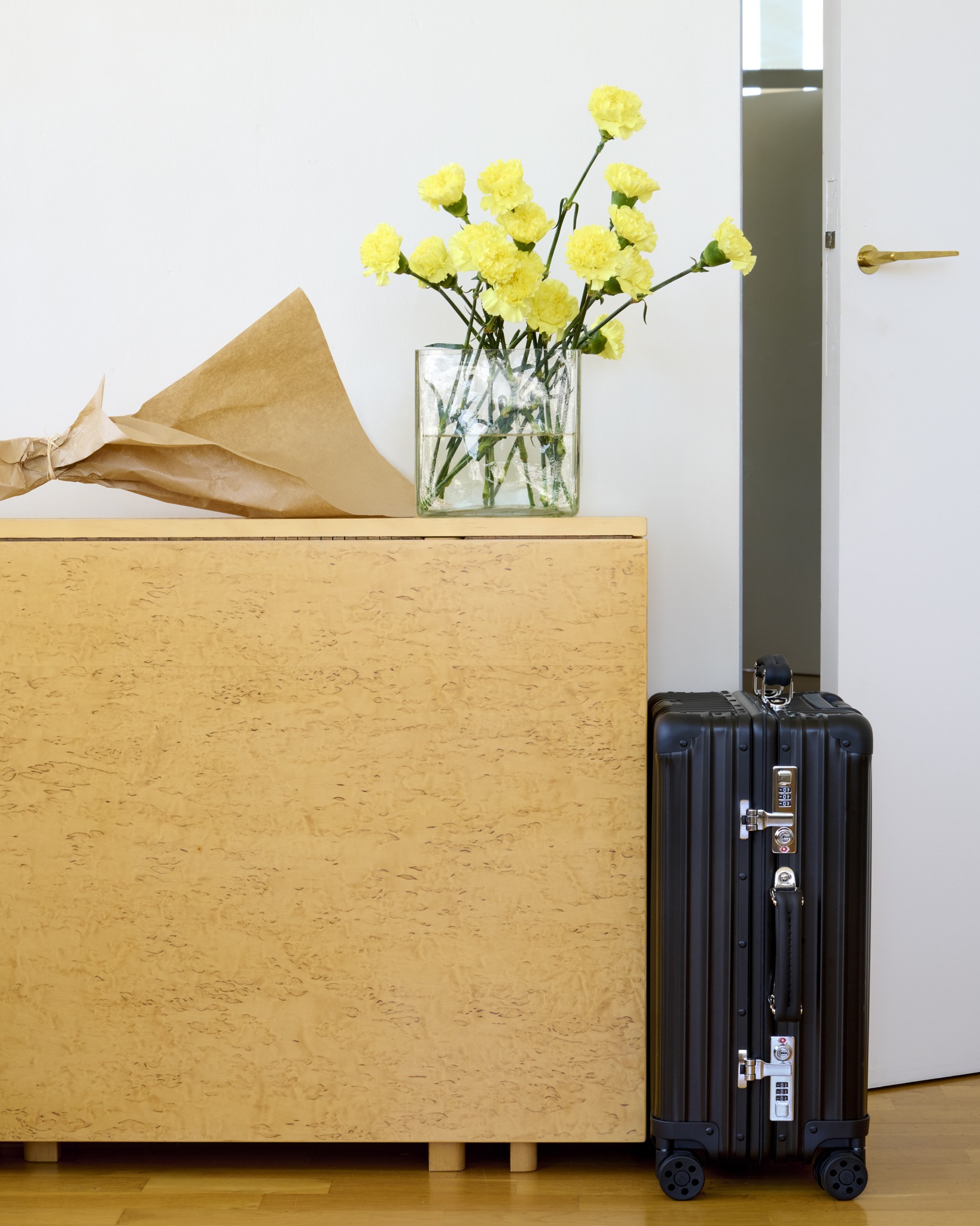 RIMOWA - RIMOWA & MONCLER The heart of the RIMOWA Topas Stealth is
