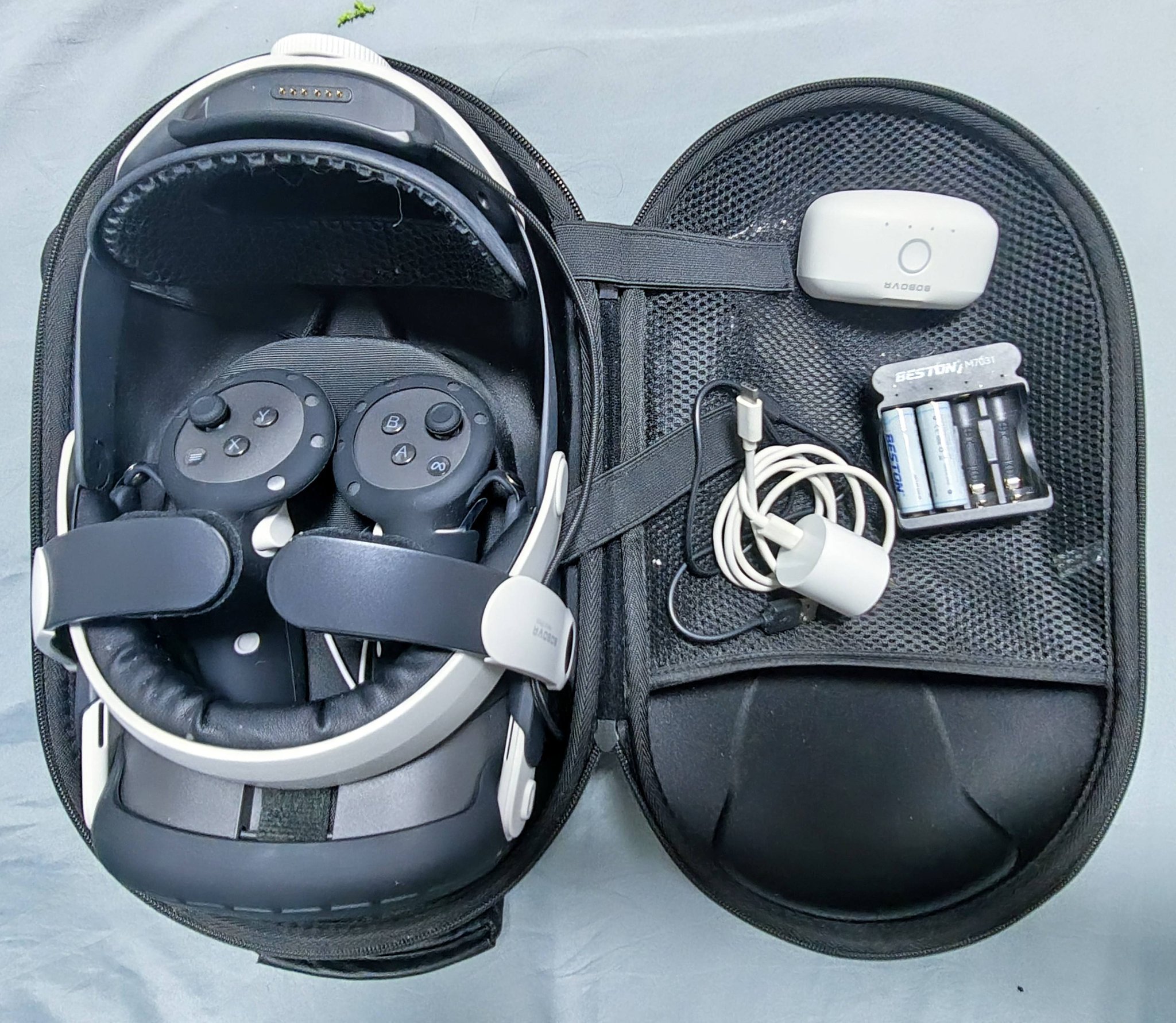 Meta Quest 3 128gb with accessories BoboVR strap, 1 battery 