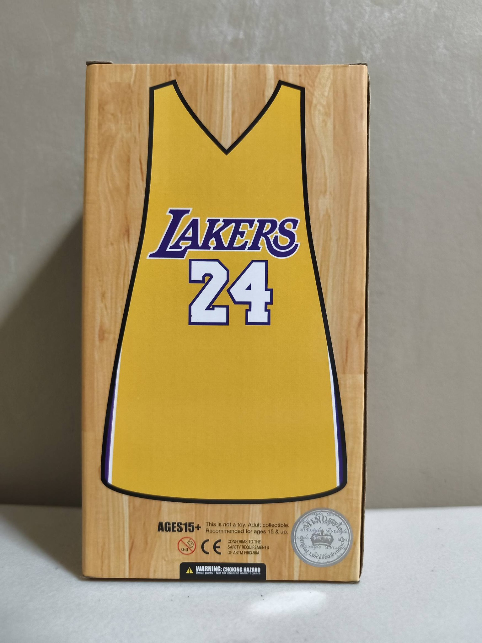 Kobe Bryant Lakers gold jersey figure by Coolrain Studio