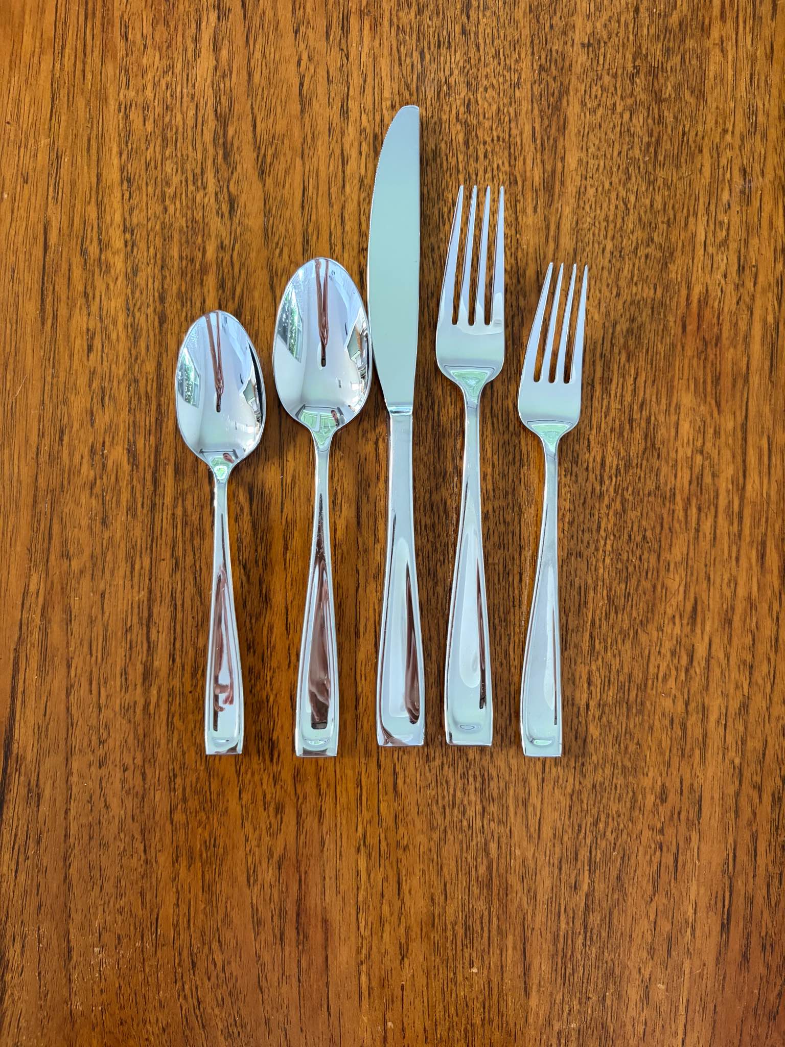 Oneida Moda 65pc Fine Flatware Set and expandable bamboo cutlery ...
