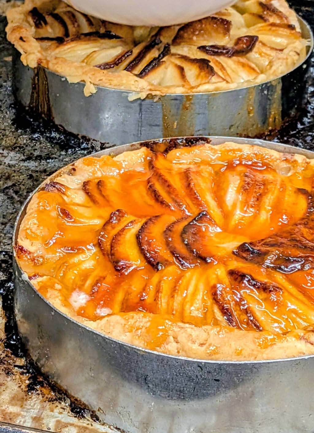 🍒ドイツのショートケーキは大きな一口でペロリ⁉😋「黒い森の