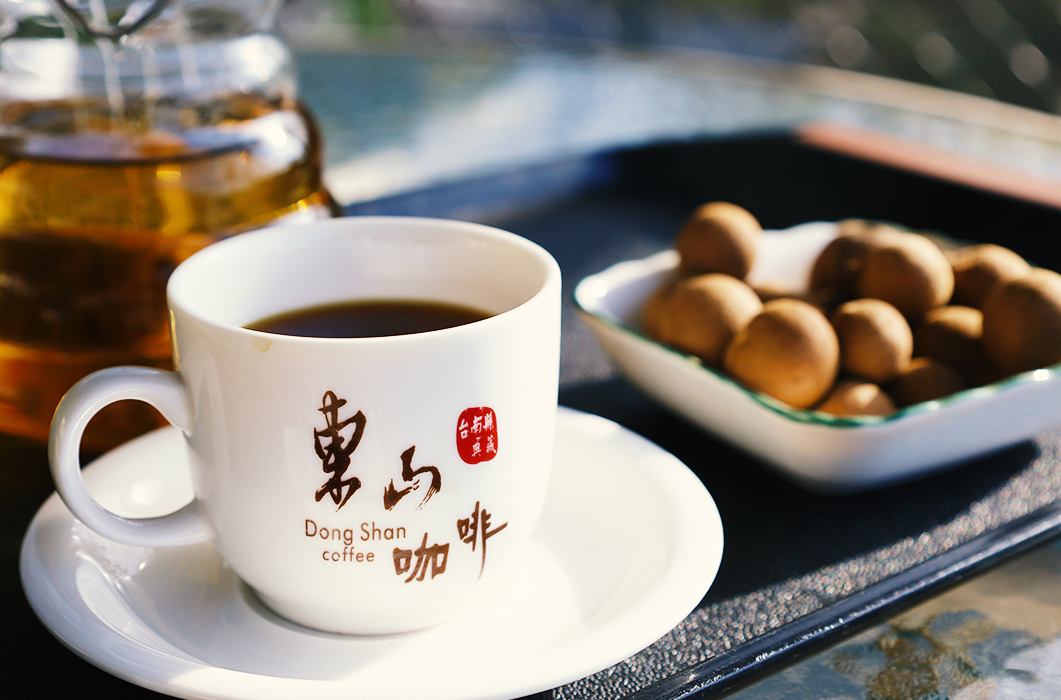 時間過好快～𝟏𝟎月來啦！🍂✨ 今天是#國際咖啡日☕️ 來台南，怎麼能