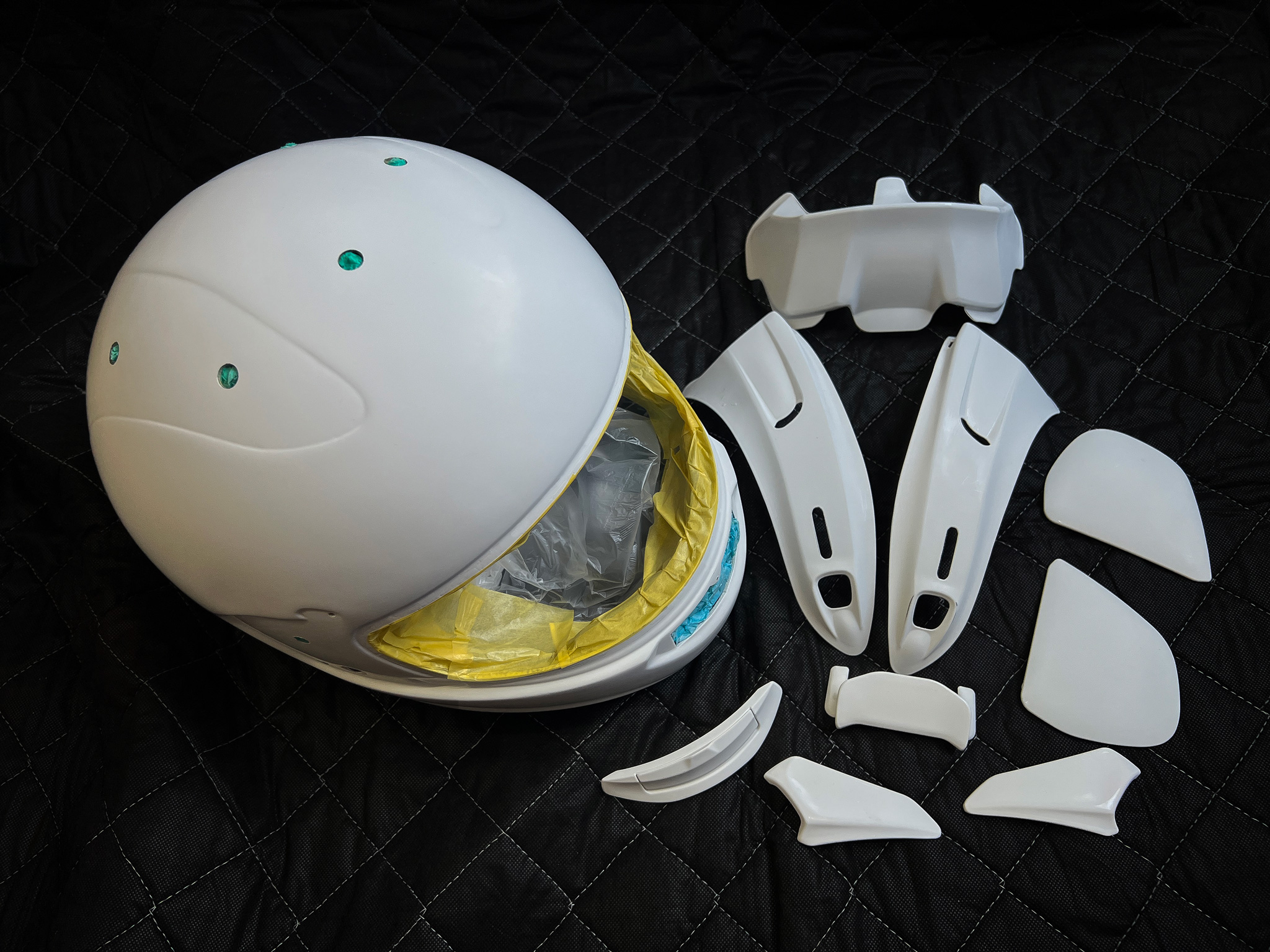 SHOEI X-12 エディ・ローソンのレプリカヘルメット。 色数も少なくて
