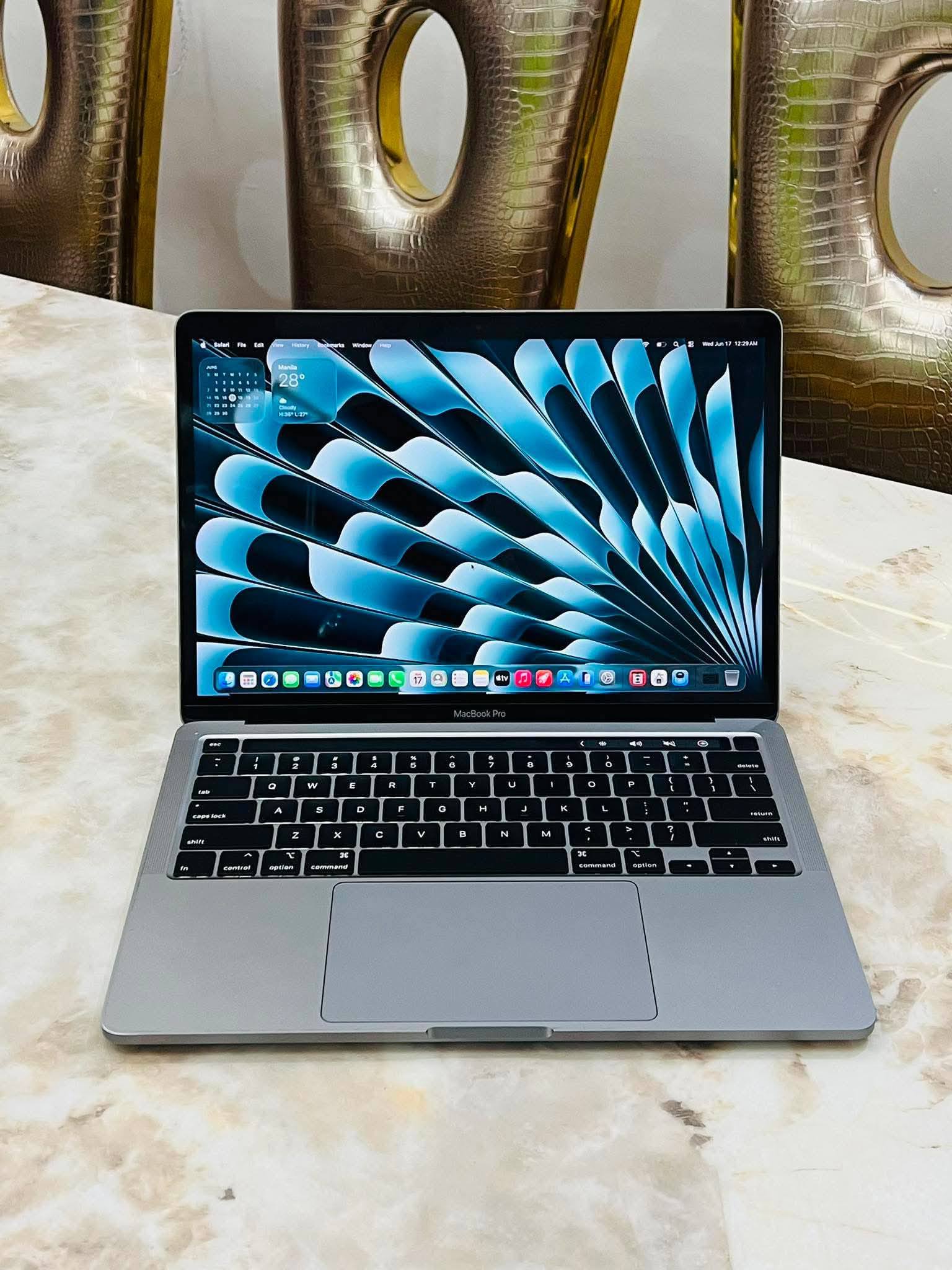 MacBook Pro 13インチ 2020 i5 16GB 512GB US MacBook Air 2020 13 
