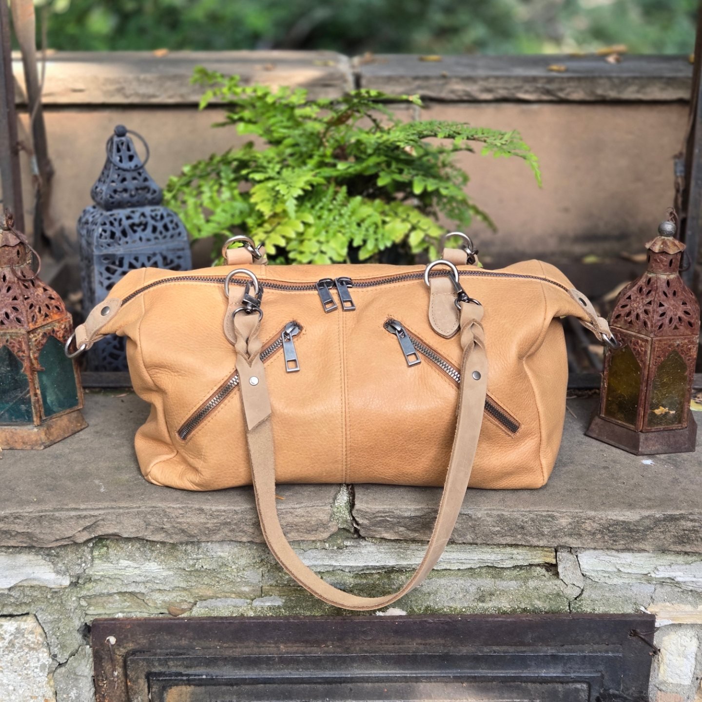camel bag osprey Daylite Shoulder Sling - Compact Crossbody Sling Backpack for Everyday Carry, Festivals, and Travel free pocket and removable hipbelt bring you back to present day Osprey Hydraulics 2 L Reservoir