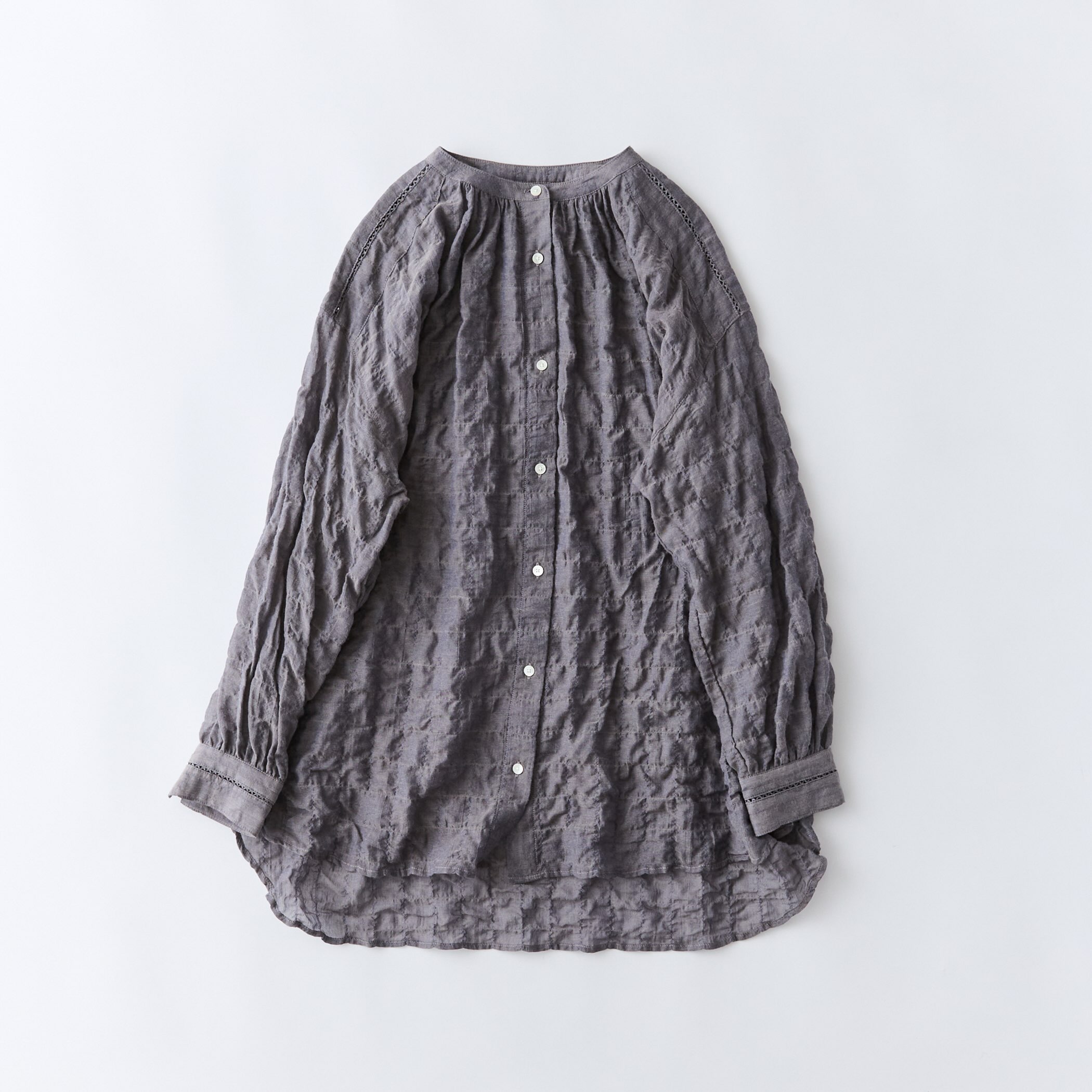 ー ◼BLOUSE ¥19,800 コンジェペイエ定番のシャーリング素材を使用した 