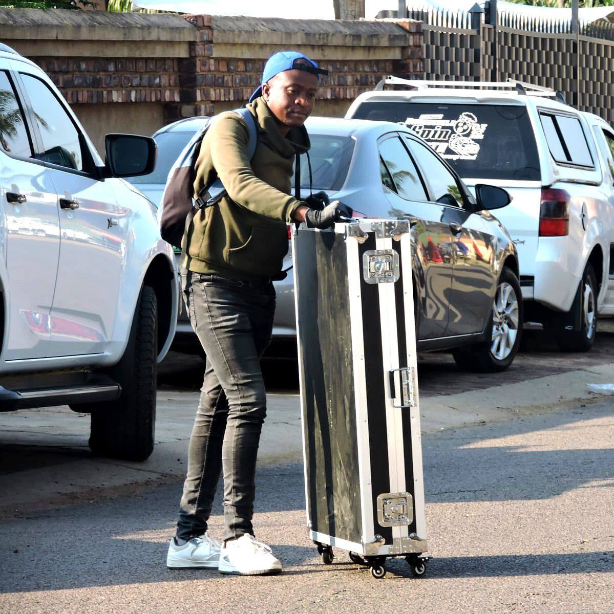 Pat Mgidi - Sithe nasibiza uzibani bani waqhoma so... | Facebook