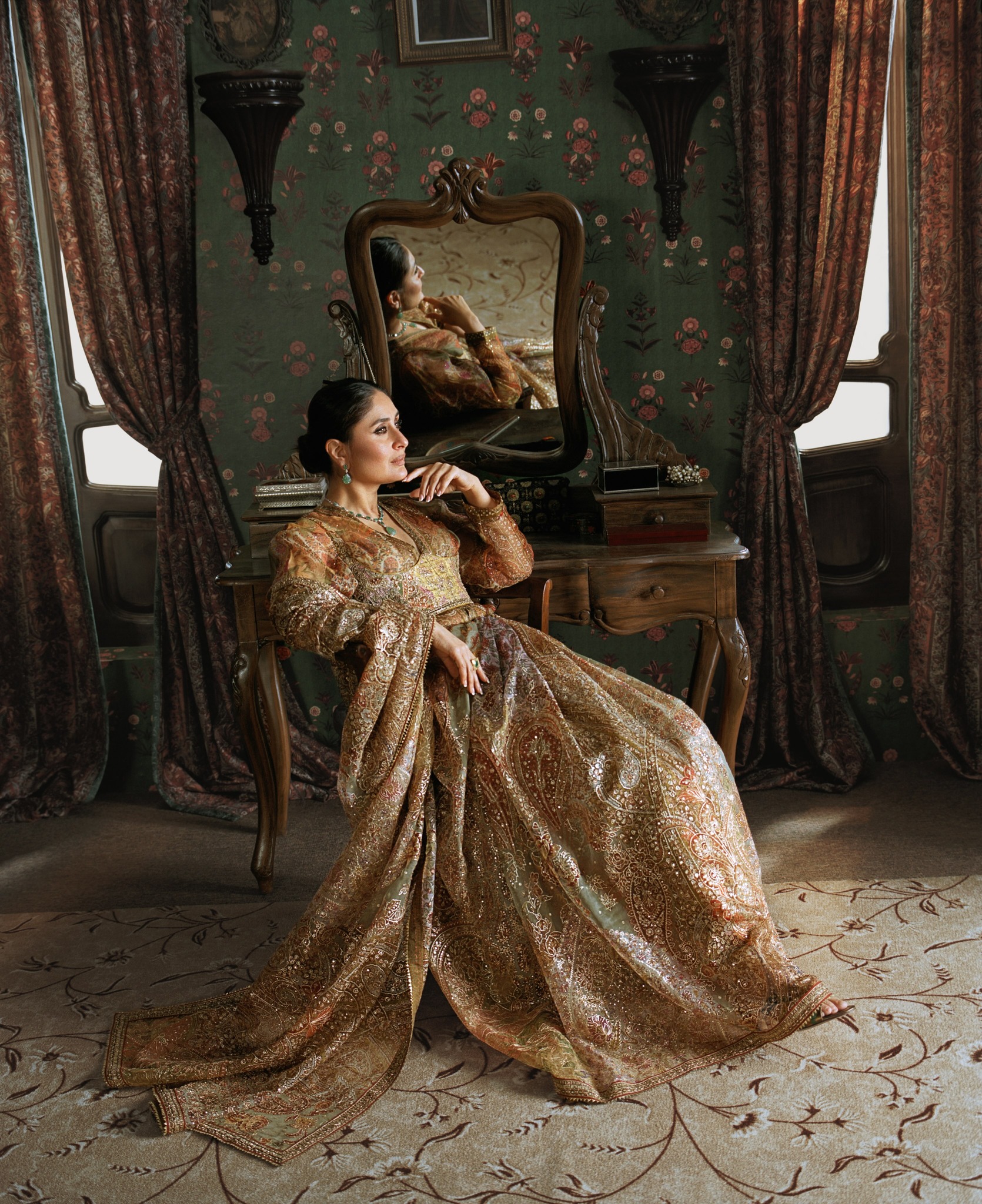 kareena kapoor gold dress Khan serving timeless elegance. ✨ From regal ethnic glamour to effortlessly chic traditional looks, Kareena owns every frame with her signature poise and sophistication. Which look is your favourite? 👑 LowStock:40528835903539