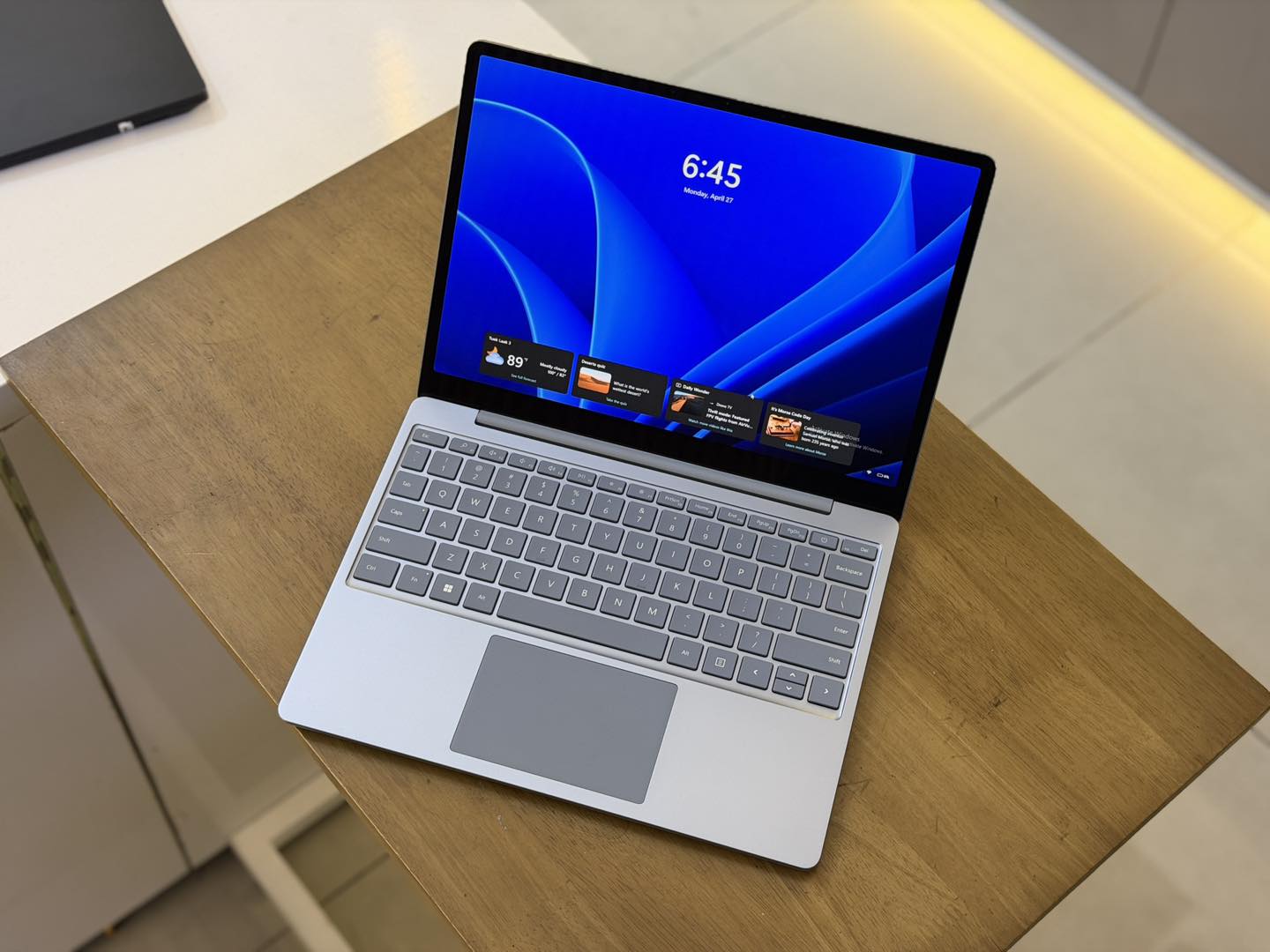 Surface Laptop Go 3 ( Grade A ) = 499$? CPU : Core i5-1235U 2.5 