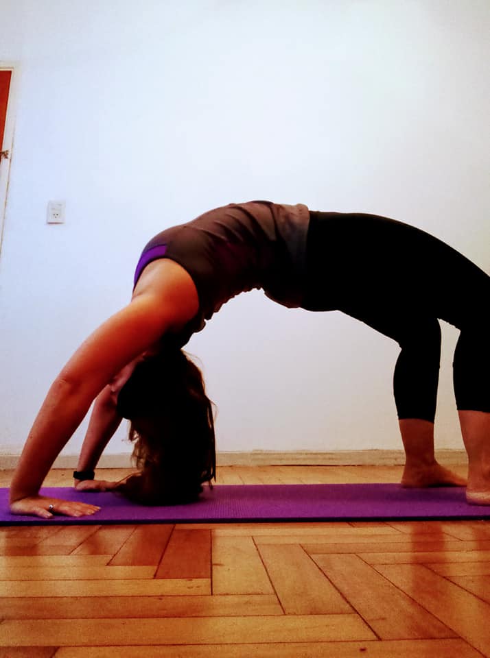 Hagamos Yoga. - Postura de la rueda. Urdha Dhanurasana (en...