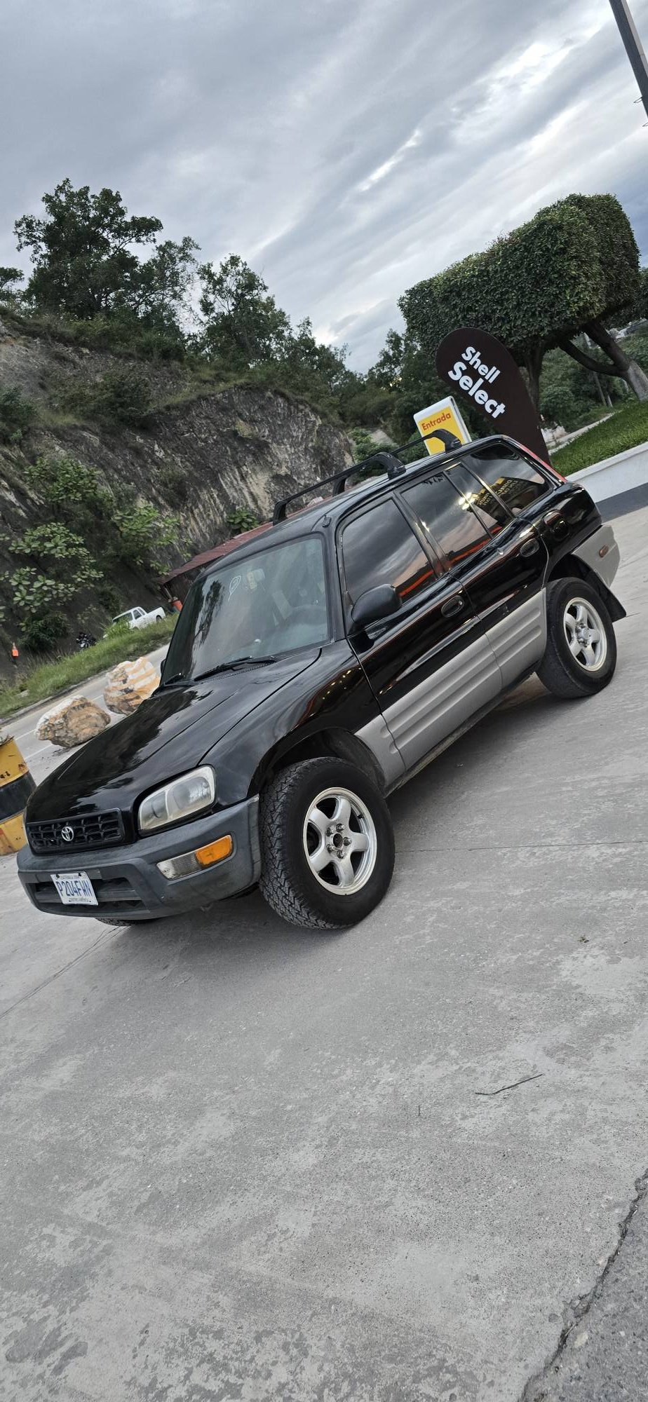 TOYOTA RAV AUTOMATICA 4X2 MODELO 98... motor 2.0 de 4 cilindros