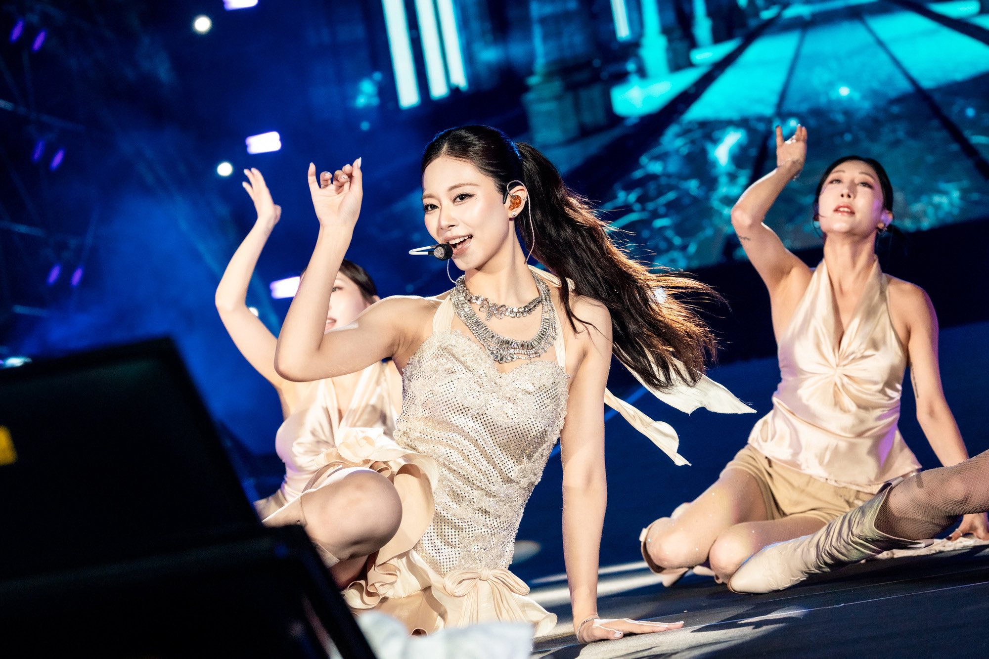 TZUYU Rocks Kaohsiung Beer Rock Festival, Impressing Fans with a