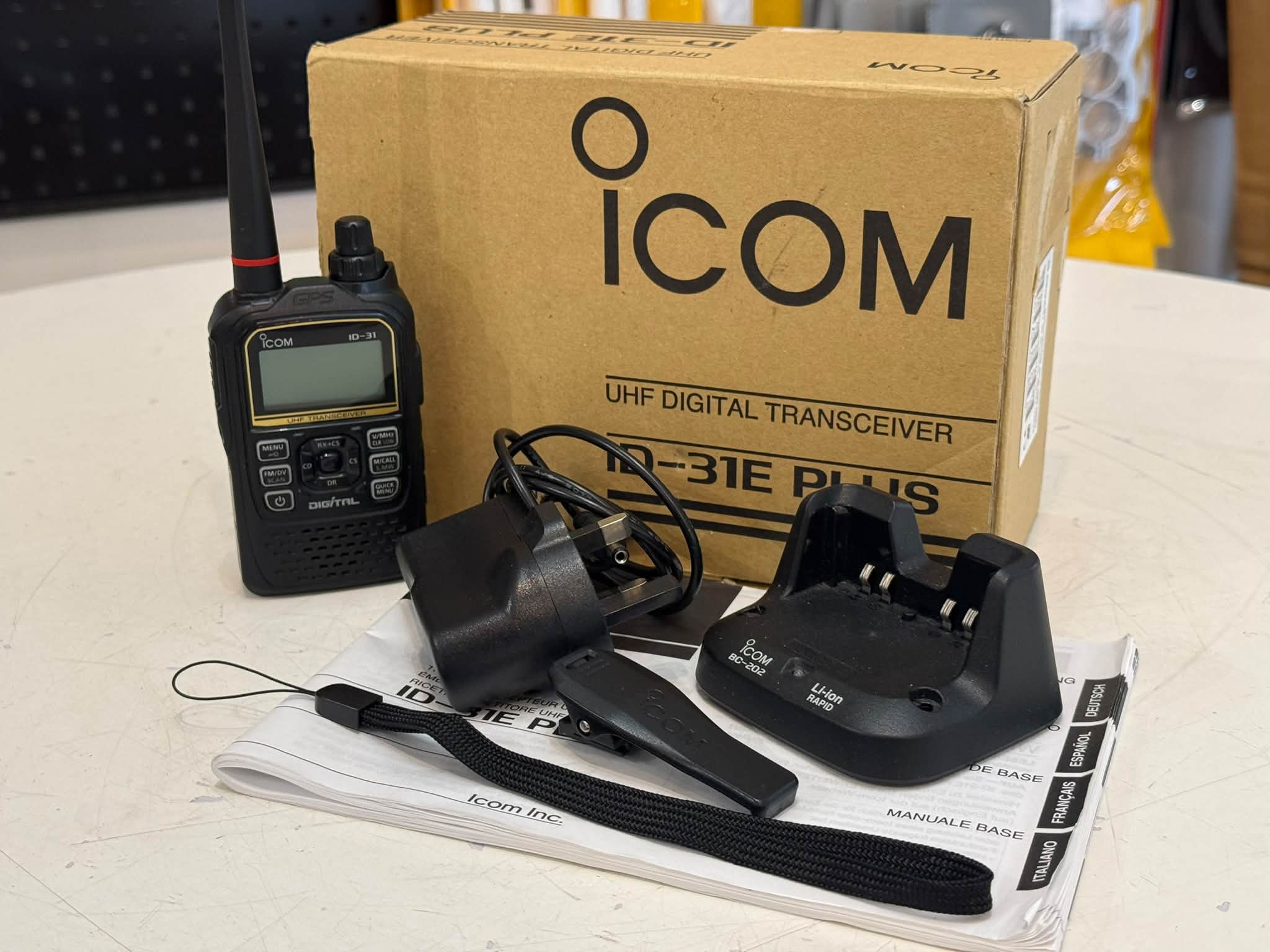 ICOM ID-31PLUS UHFトランシーバー Icom ID-31 Plus UHF handheld D-STAR radio for sale