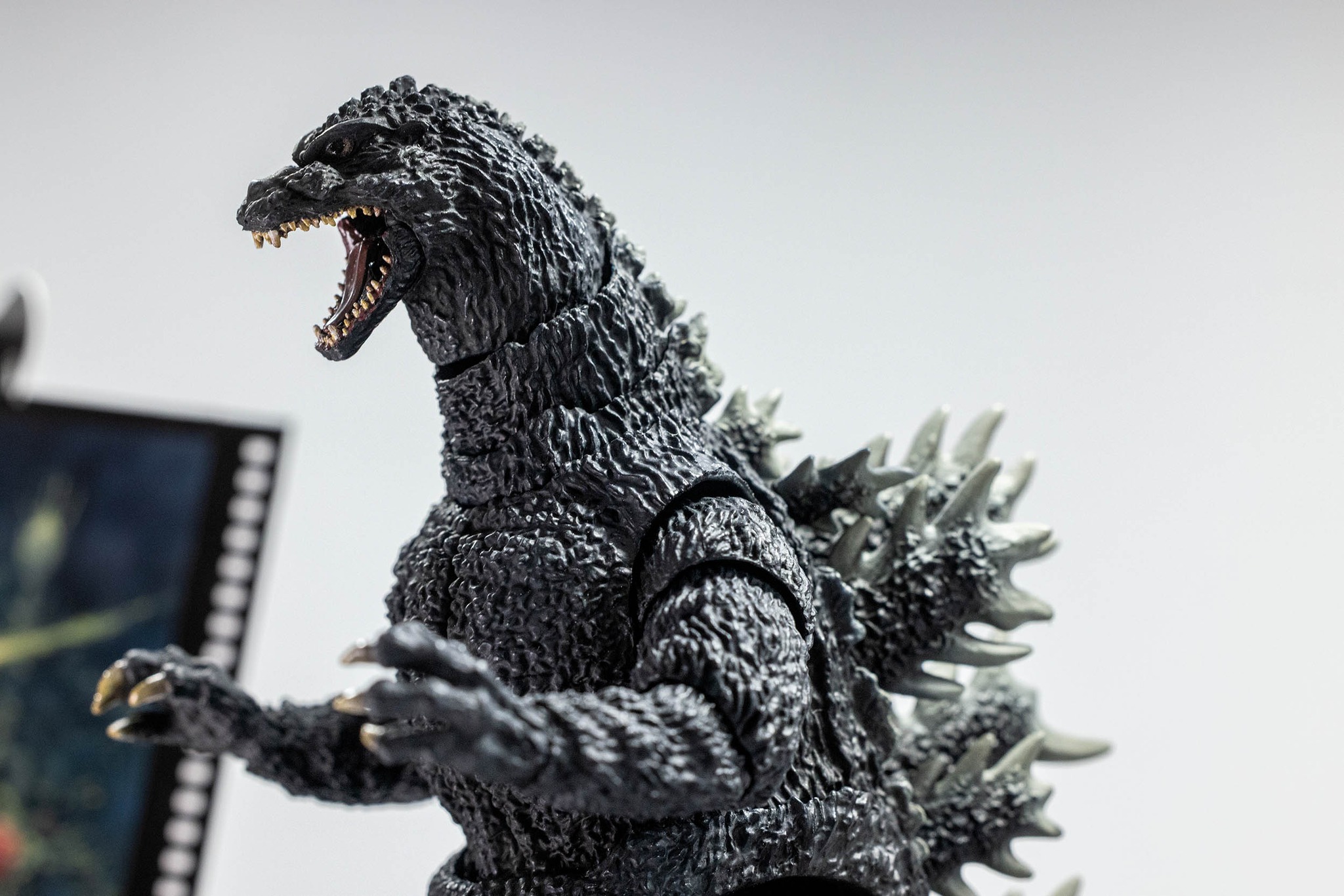 SDCC 2025 S.H.MonsterArts Godzilla (1989) -Movie Graphic Plus 