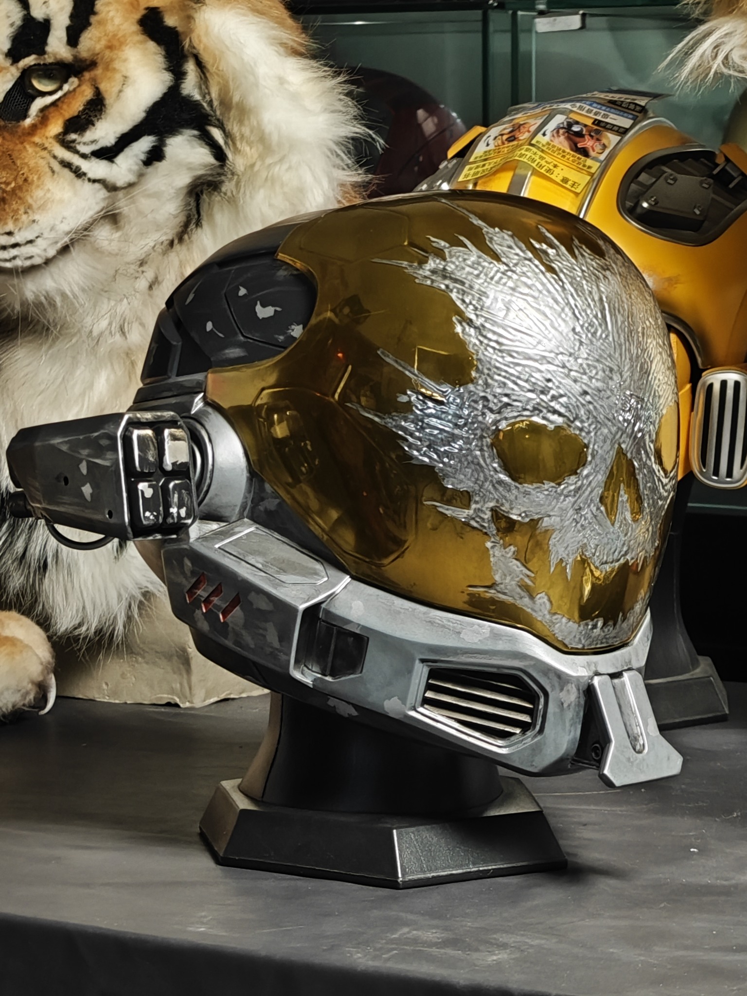 emile helmet motorcycle  Caf du Cycliste Its designed for most of people within 60cm head circumference. Emile goalie mask | Halo