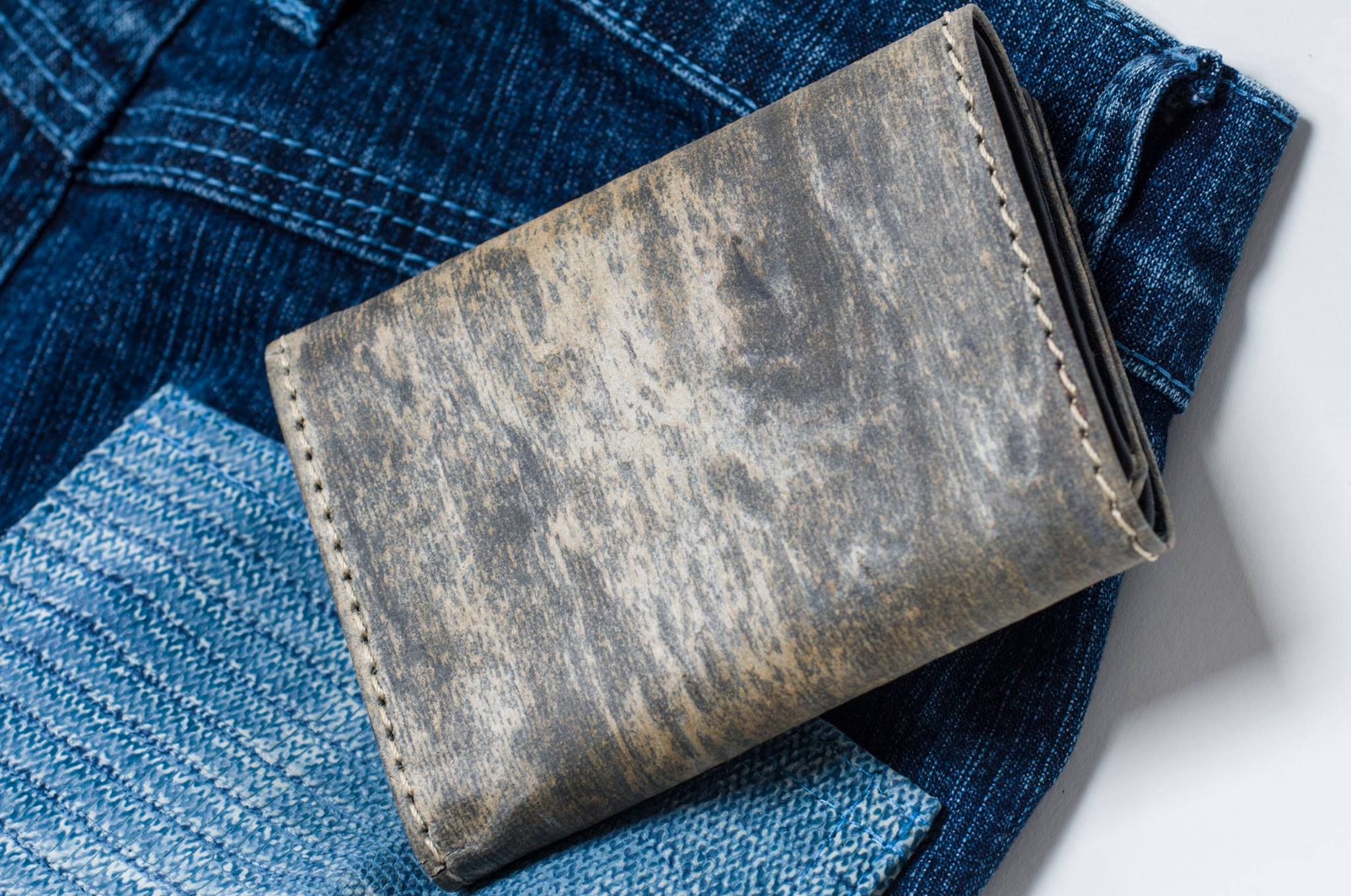 The STONE WALLET: the first wallet in... - The STONE Wallet