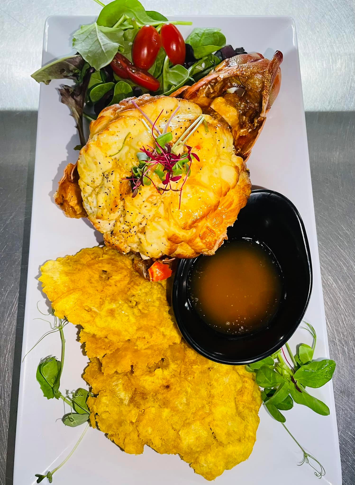 Rabo de langosta con tostones 🦞... - La Garita Waterfront | Facebook