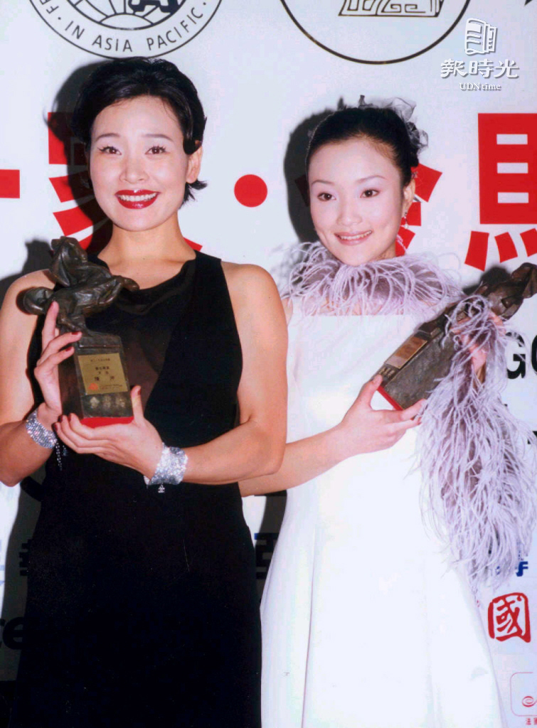 報時光UDNtime - 【金馬獎史上唯一大滿貫紀錄｜天浴】 圖說：導演陳沖與女主角李小璐在「天浴」中大放異彩。...