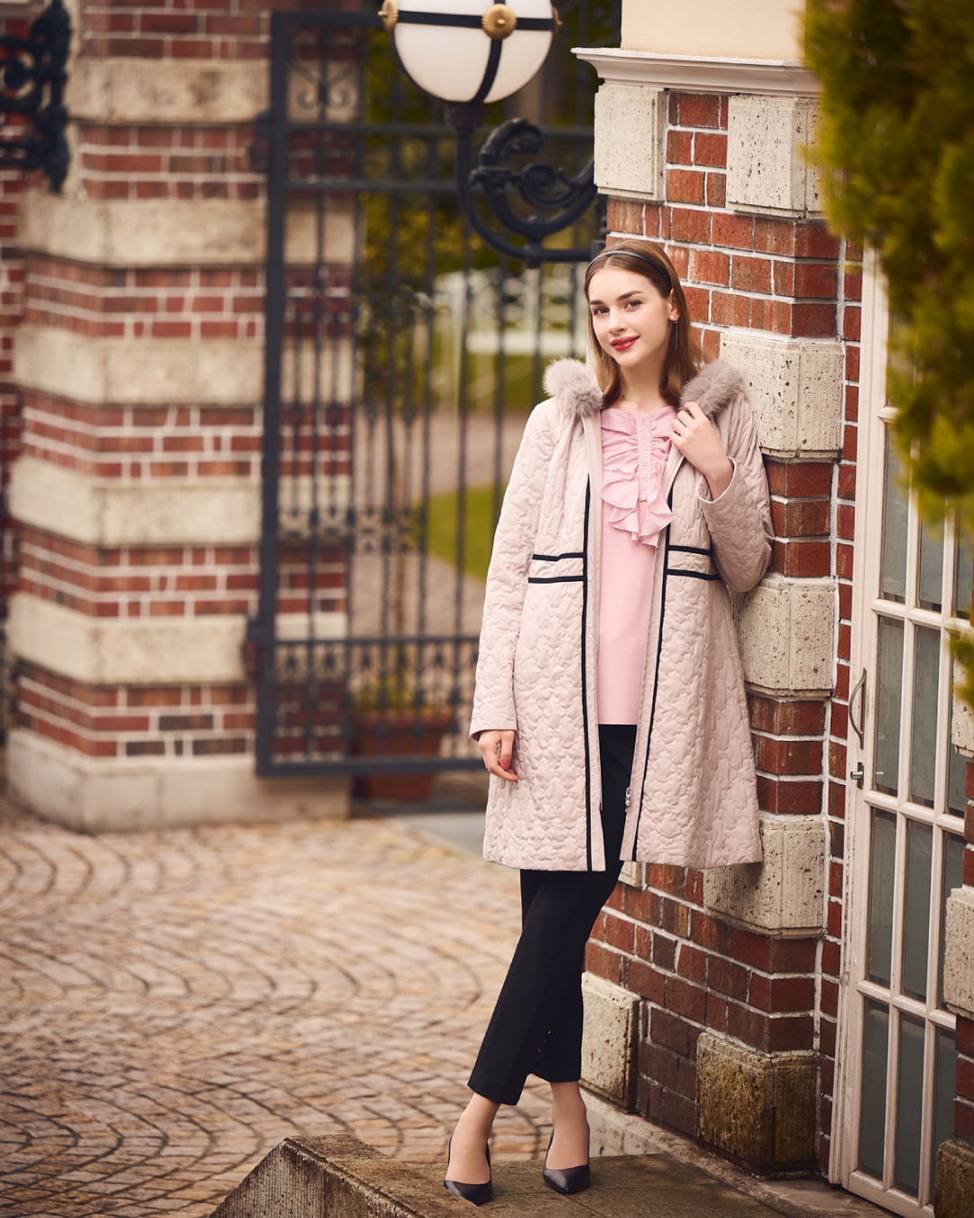 TO BE CHIC - TO BE CHIC updated their cover photo.