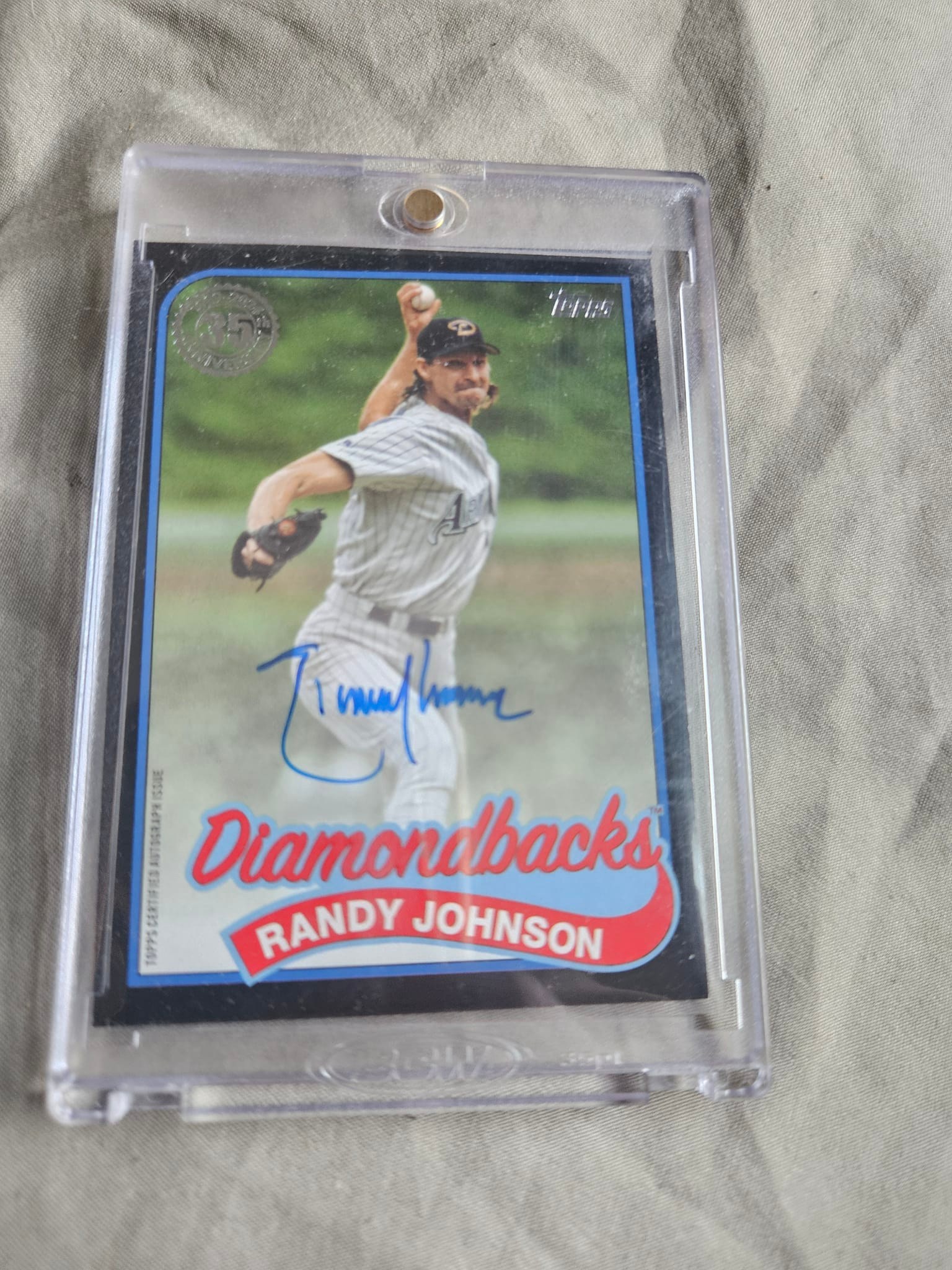 世界で一枚　Randy Johnson本人直筆サインNolan Ryan MLB Rare Sports Card Featuring Nolan Ryan, Randy Johnson, and Roger