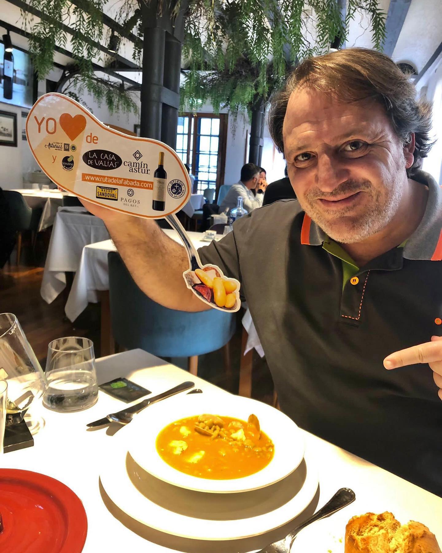 Catando el menú de la... - Ruta de la Fabada
