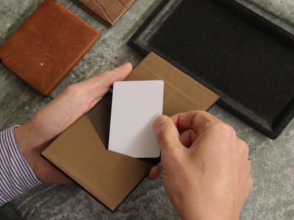 🌿『葉合せ 2つ折り財布』は薄くて丈夫という一見相反する2つが共存