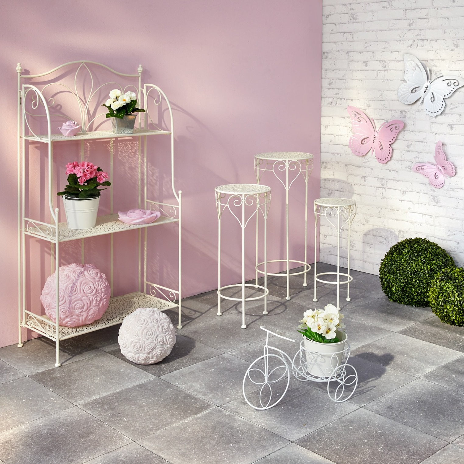 Was haltet ihr von etwas Romantik für drinnen und draußen? 😍 Die passende Deko für euer zu Hause oder auch Inspirationen für die nächste Hochzeit findet ihr hier: https://kik.li/2Ti6M7e
