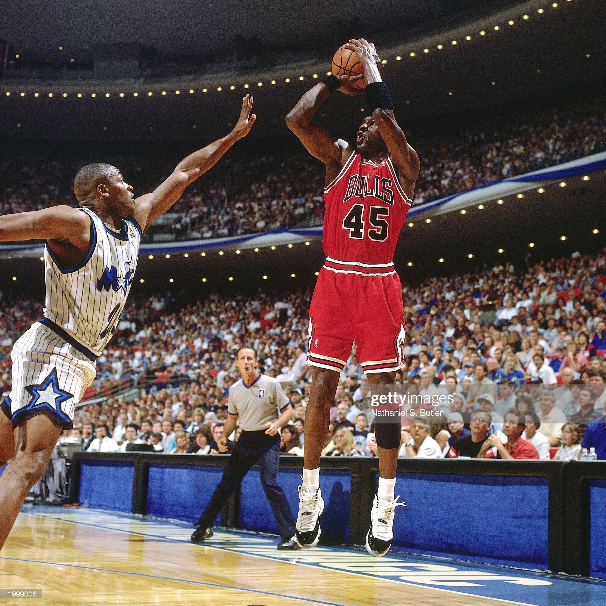 30 years ago today: MJ debuted the iconic Jordan 11s ? Are these 