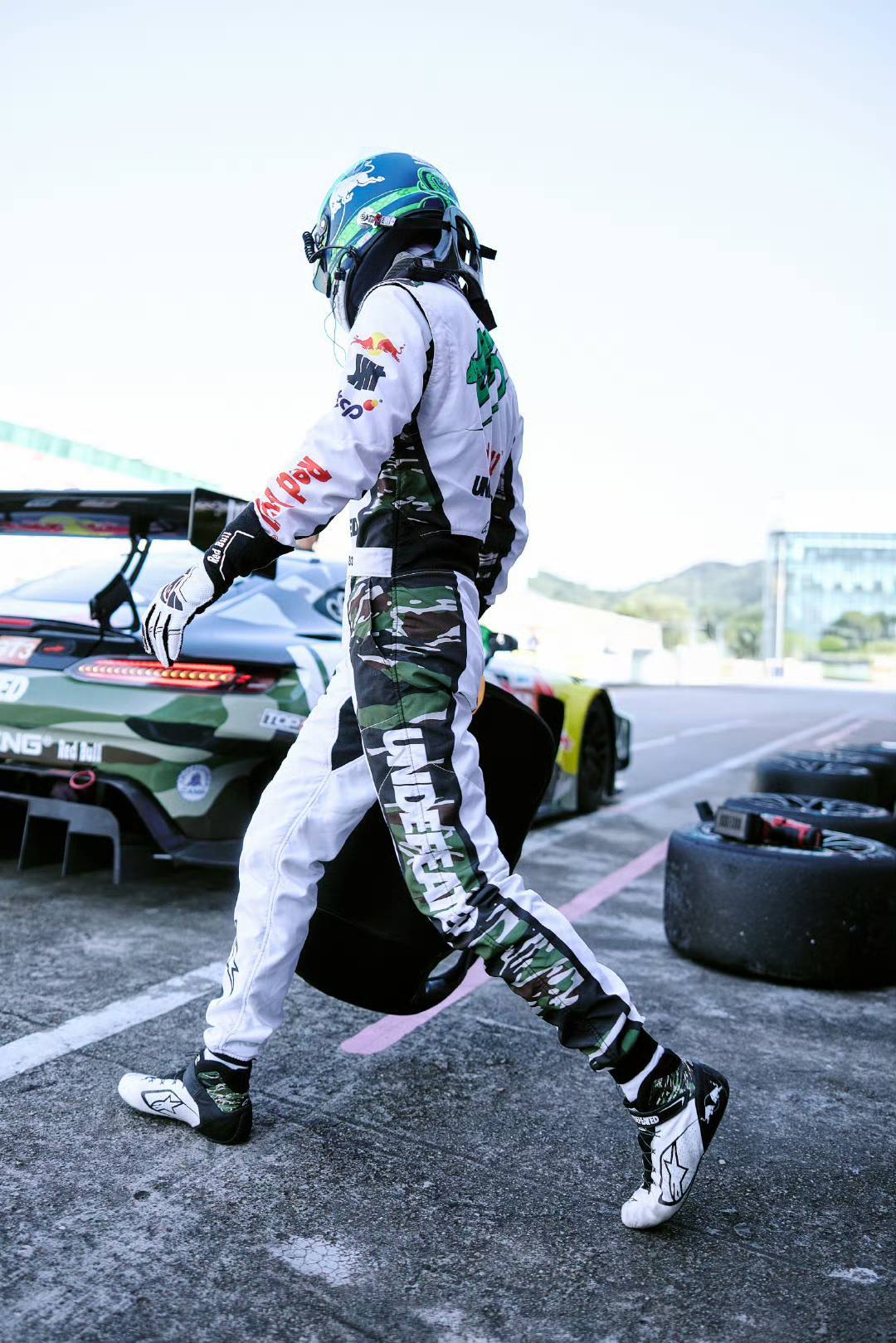 𝗪𝗔𝗡𝗚 - 💚 EVISU's exclusive signed racing driver Wang Yibo's