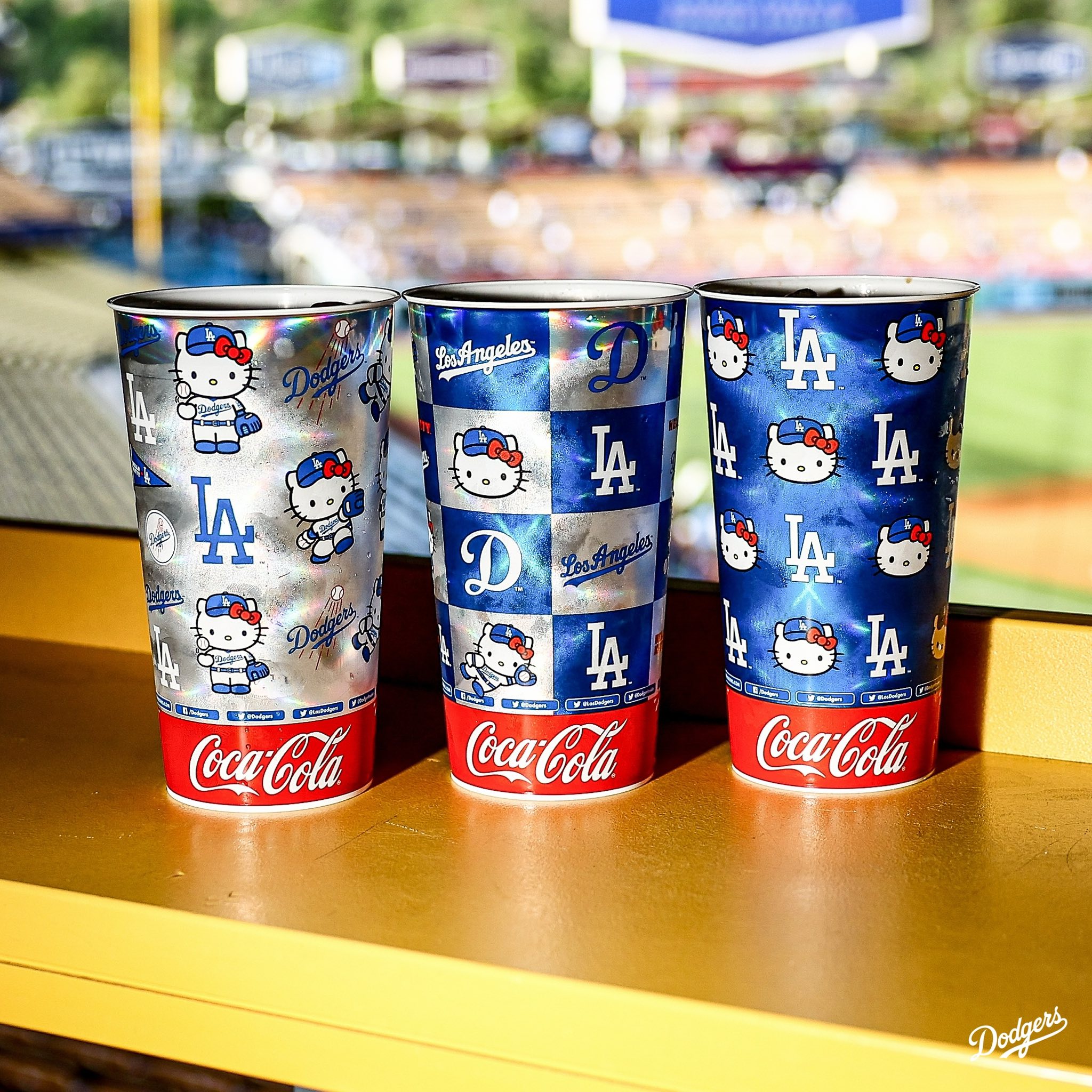 Hello Kitty & Friends Dodgers カップ Spectacular, give me 14 of them right now. 😍 Make sure to get
