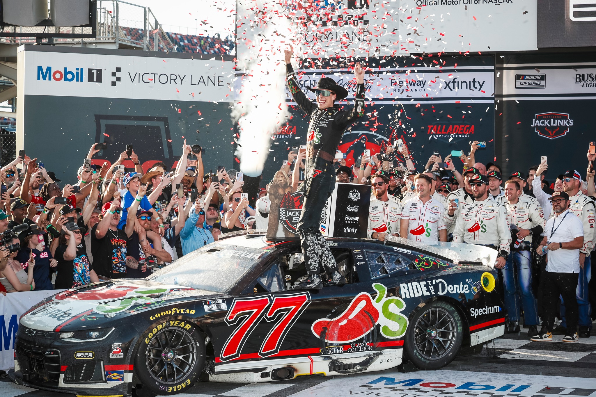 シャガール Carson Hocevar wins Jack Link's 500 in #77 Chevrolet