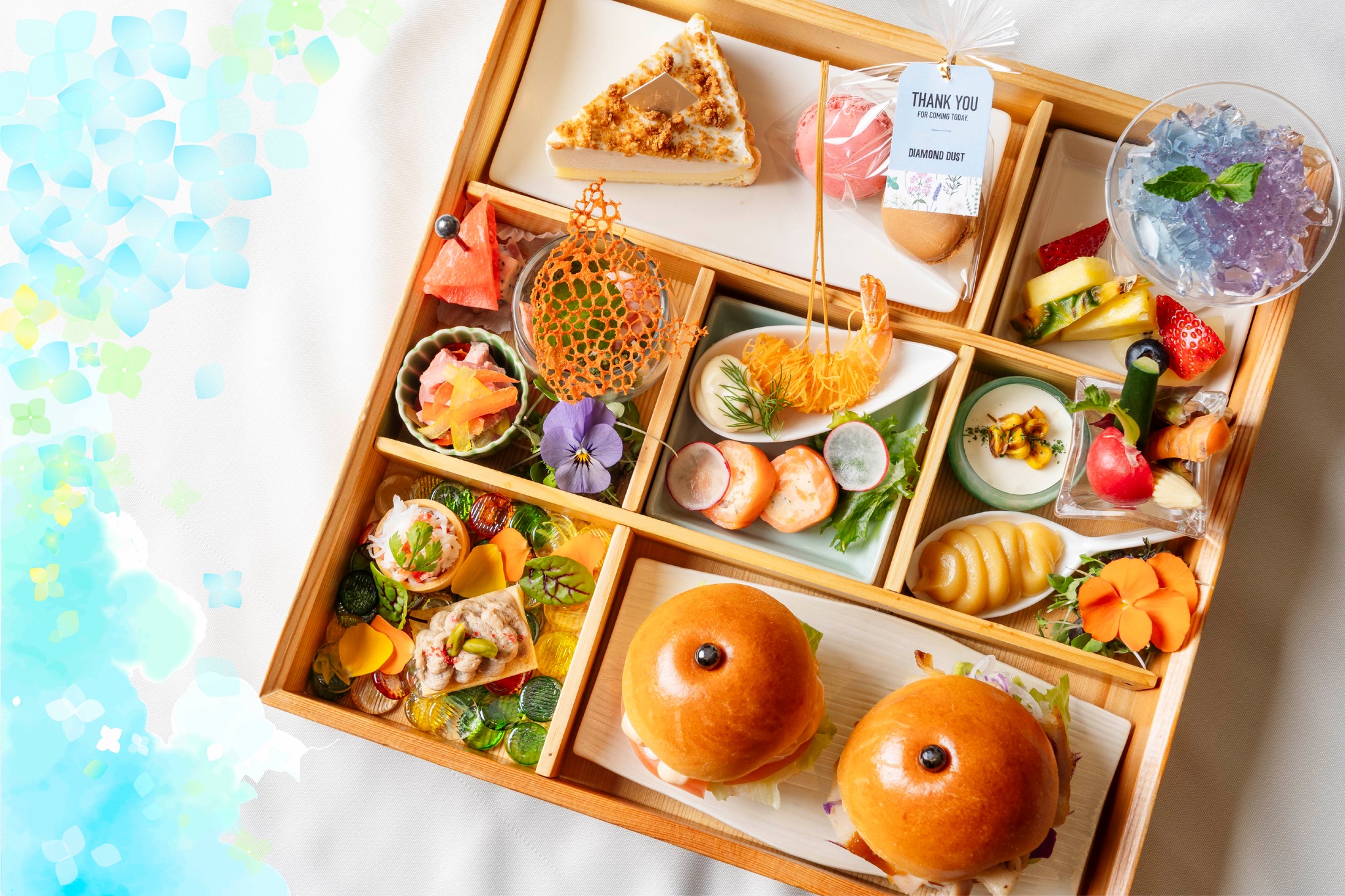 6月限定「Garden Afternoon Tea Box」 紫陽花カラーのスイーツと初夏の