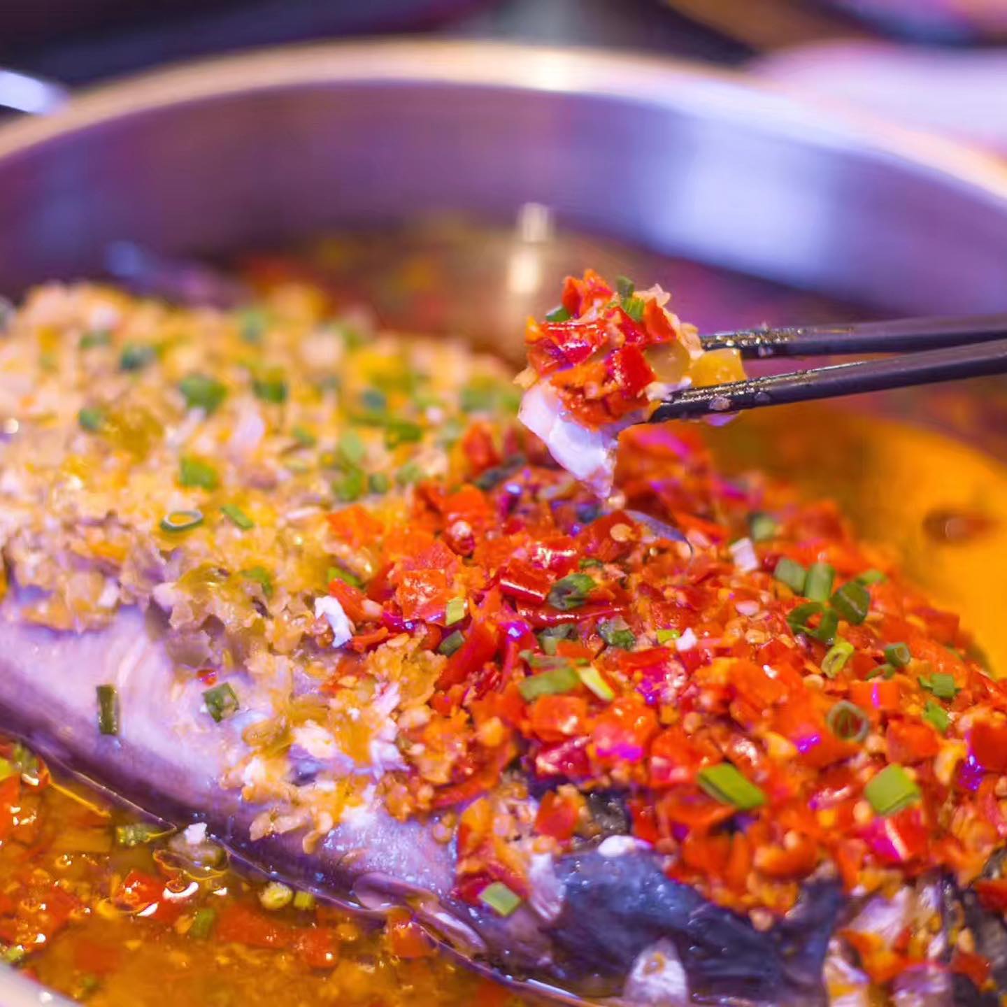 🐟招牌双色鱼头 【Fish head steamed with... - XIANG XIANG 湘香湖南菜