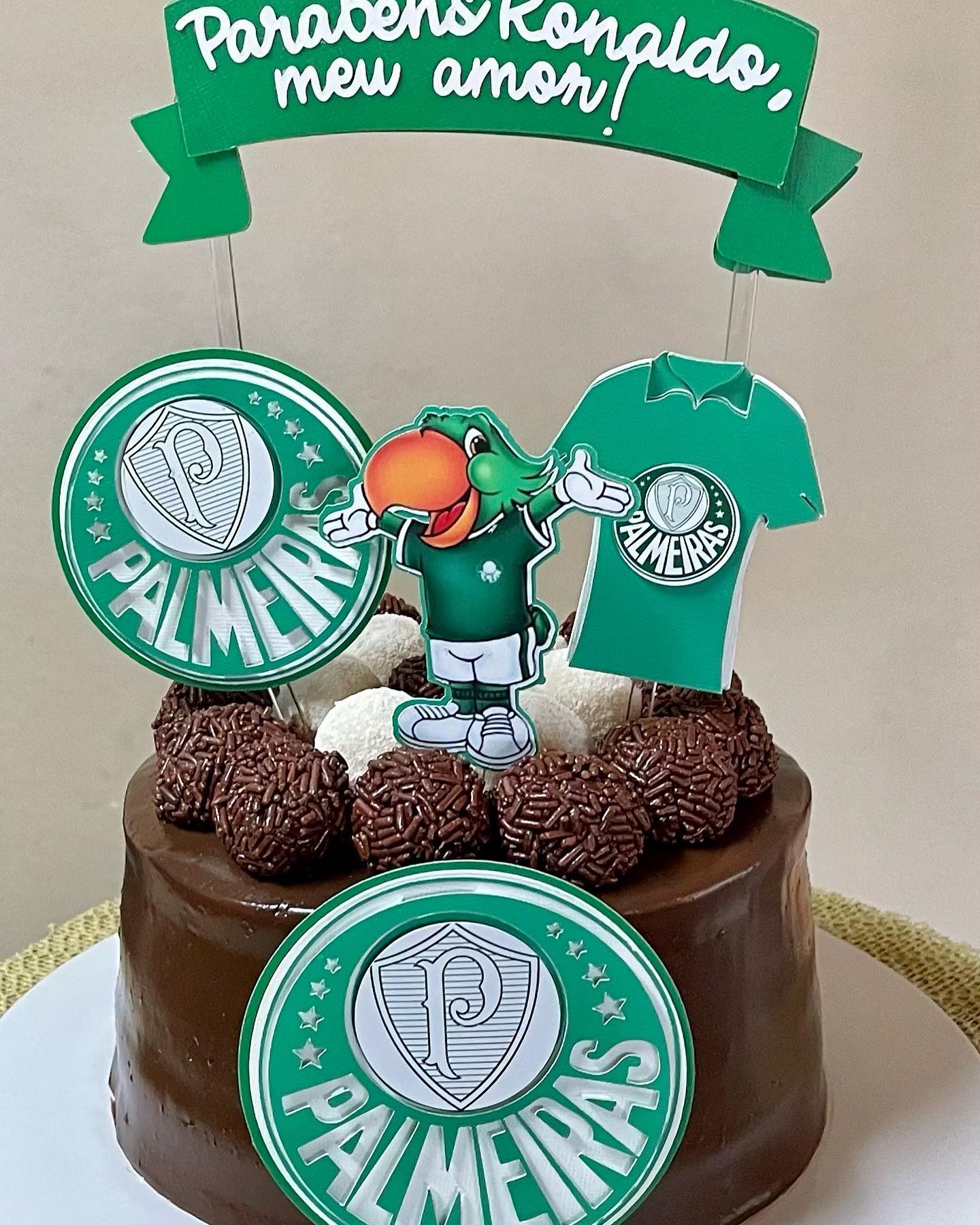 Debbie Cida - 😍😍😍😍 Topper cake by @avelascodesign @avelasco2 # ...