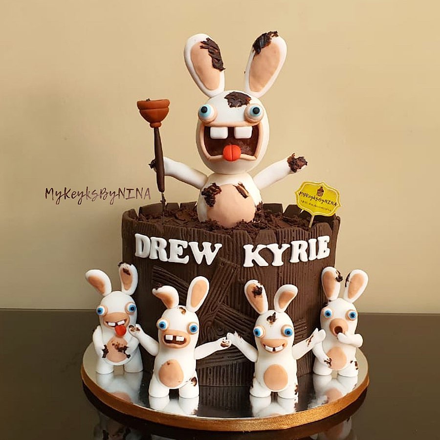 Mykeyksbynina - RABBIDS INVASION Themed Cake for Drew...