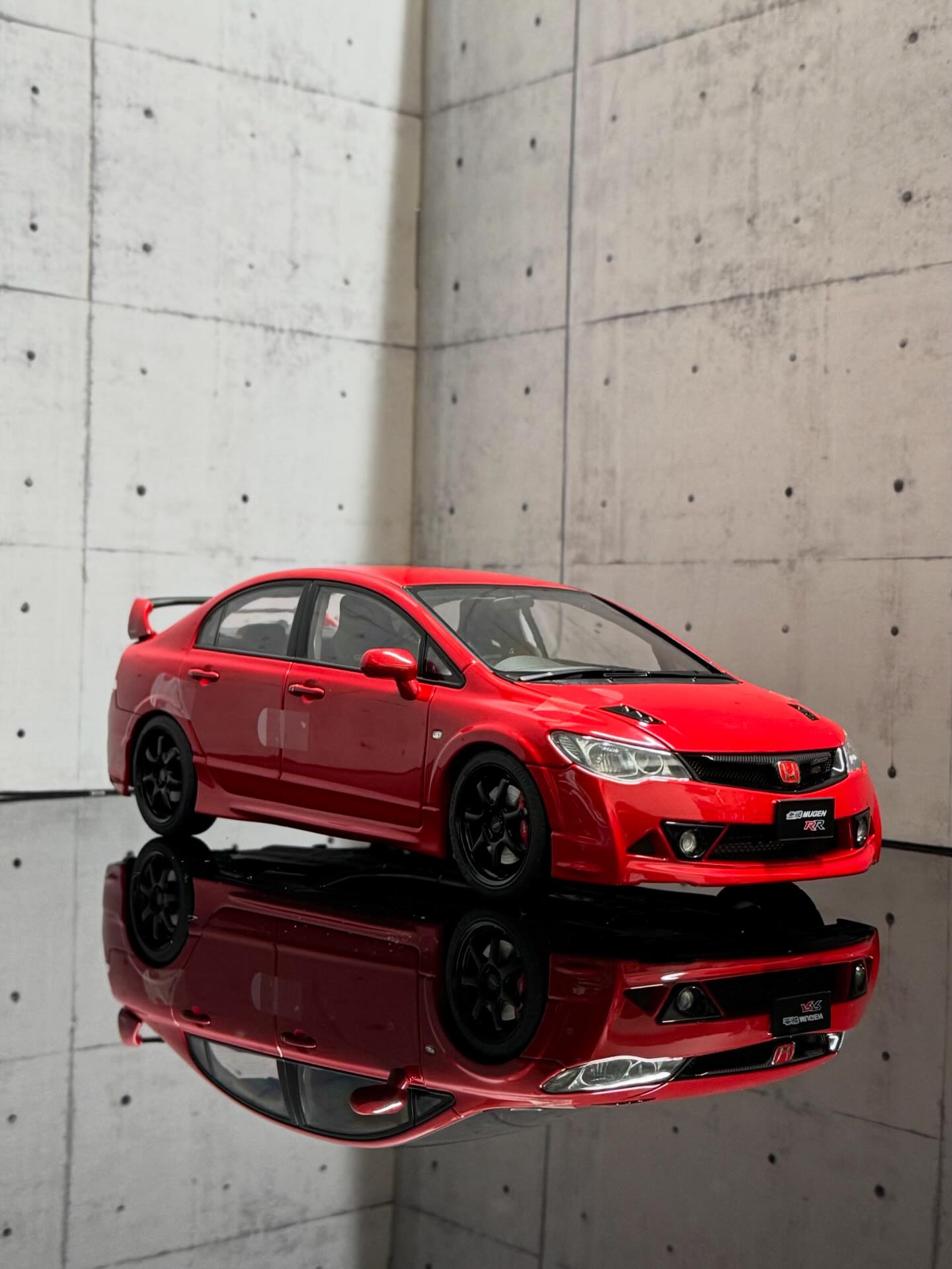HONDA CIVIC TYPE R (FD2) 無限 RR Milano Red 1/18MOTORHELIX M85415