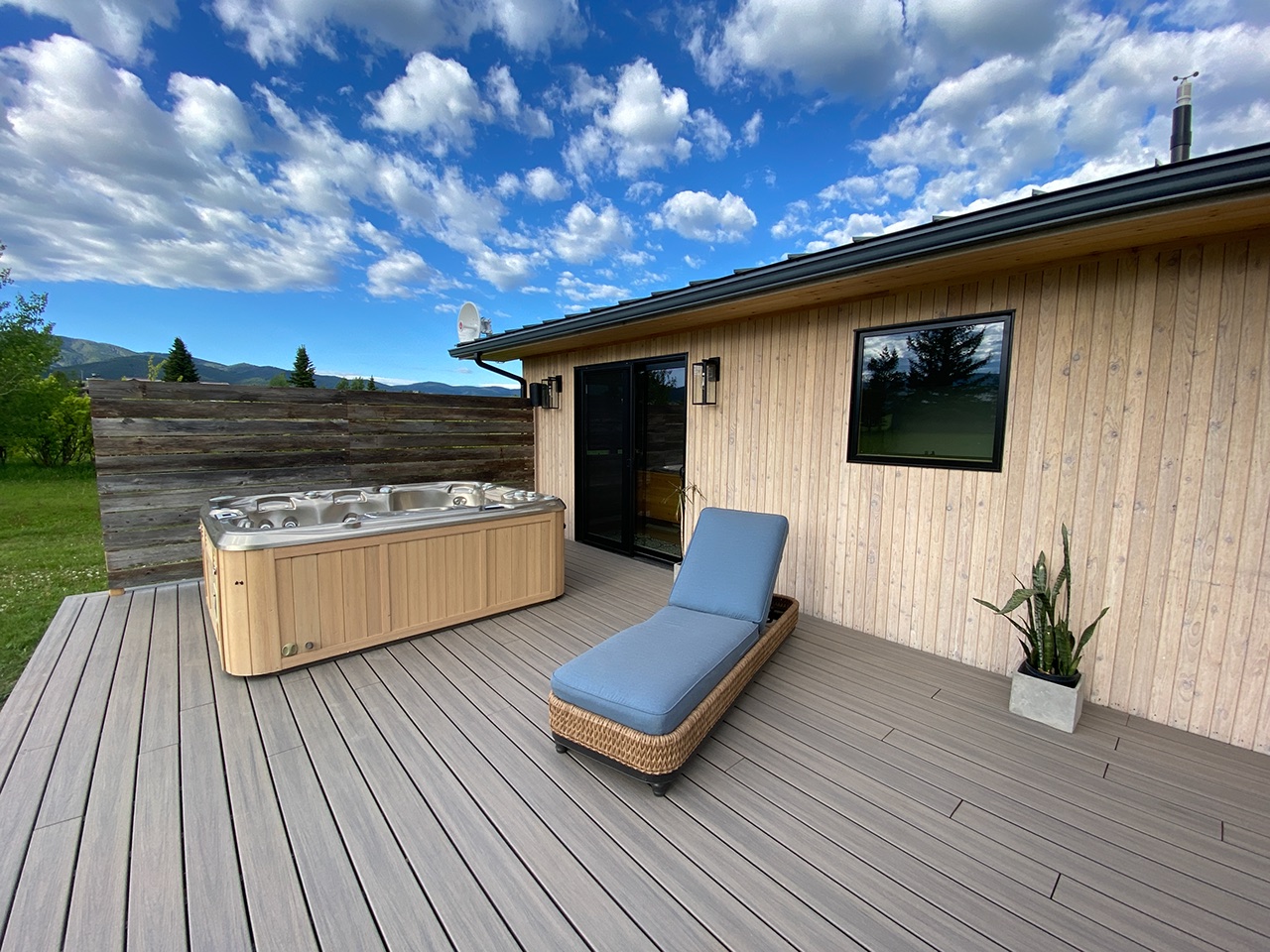 Great - 🌄 Relaxation Starts Here 🌄 Imagine unwinding in your hot tub ... - Residential Buildings With Lounge Areas And Hot Tubs