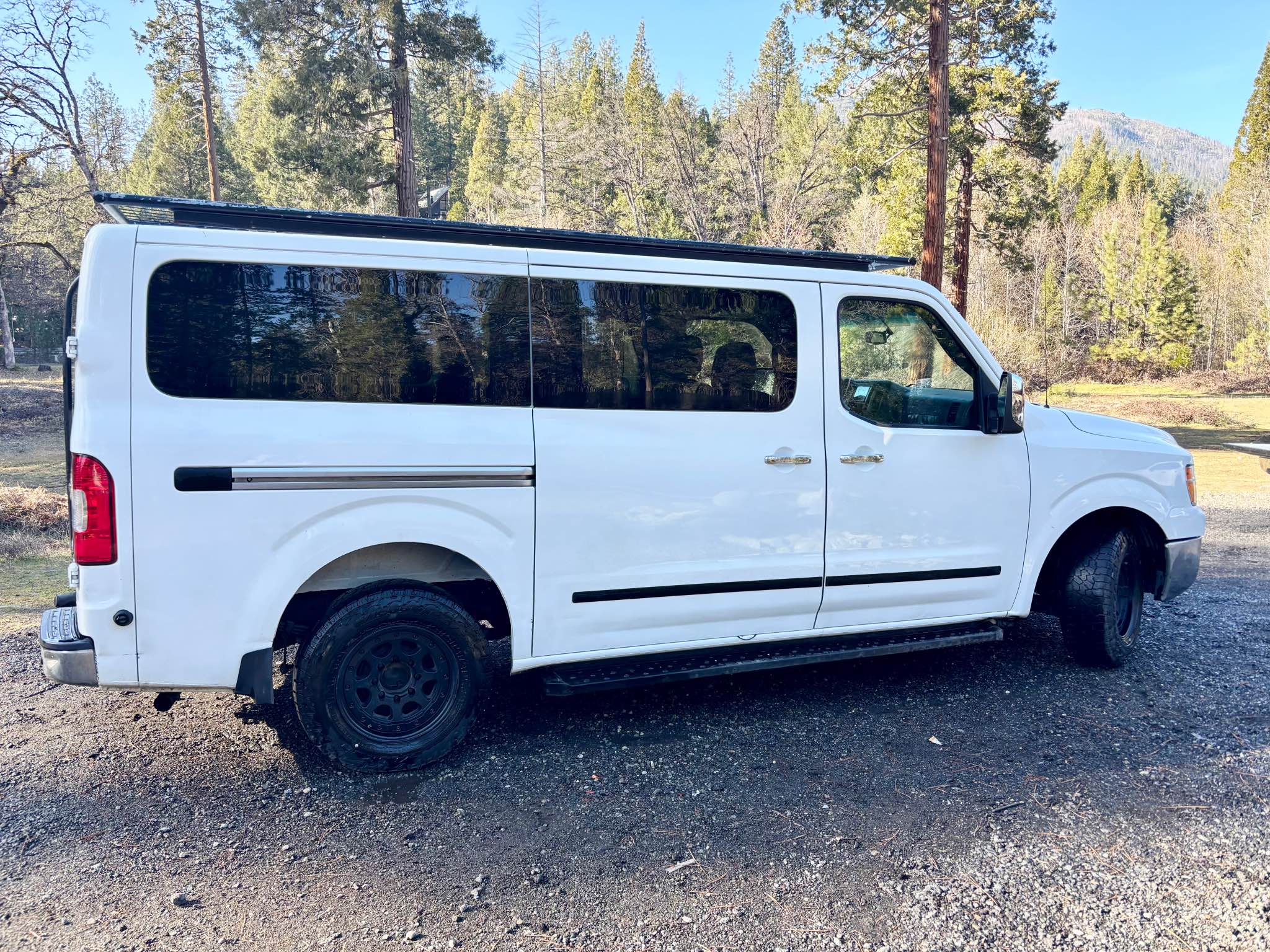 2016 Nissan NV3500 HD Passenger · SL Van 3D - Commercial Vehicles ...