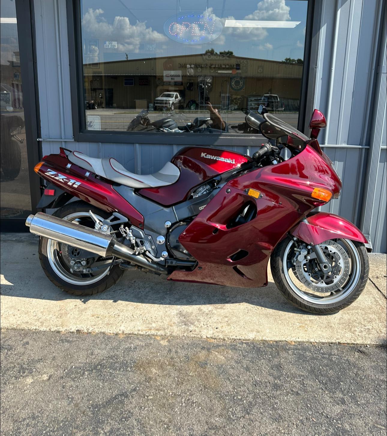 Restoring a 1990s Kawasaki ZX-11 Ninja to its former glory