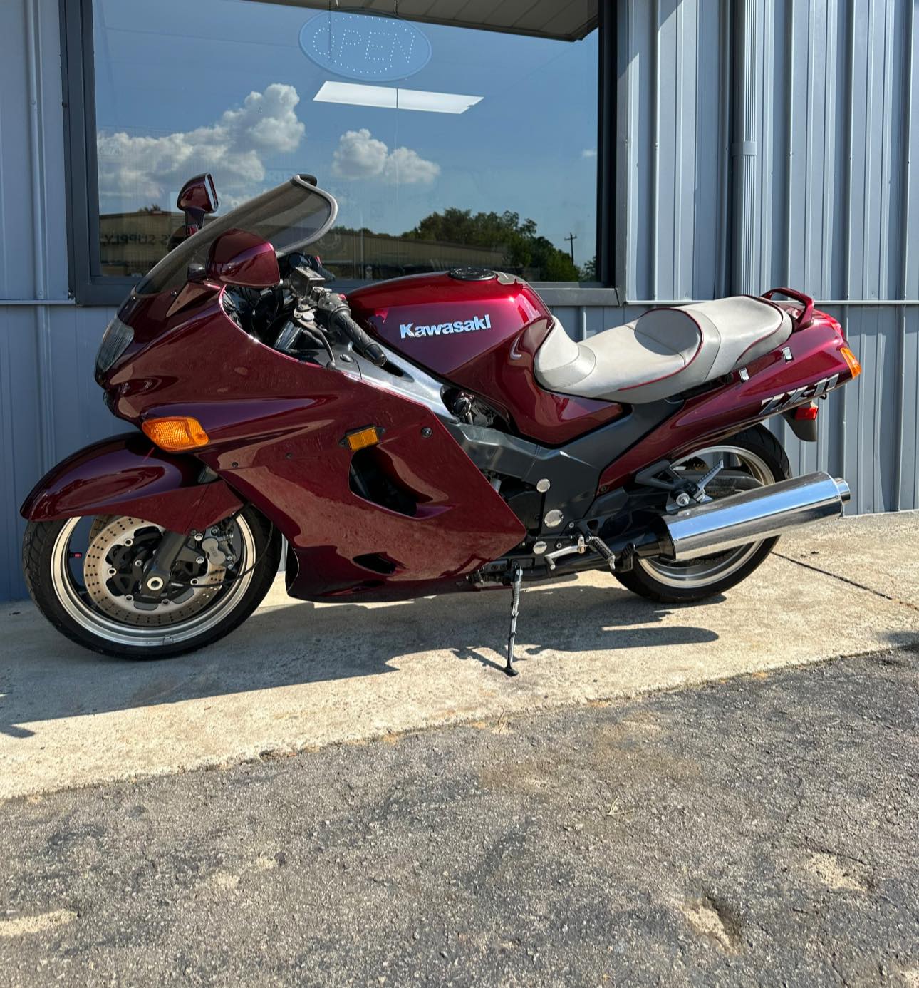 Restoring a 1990s Kawasaki ZX-11 Ninja to its former glory