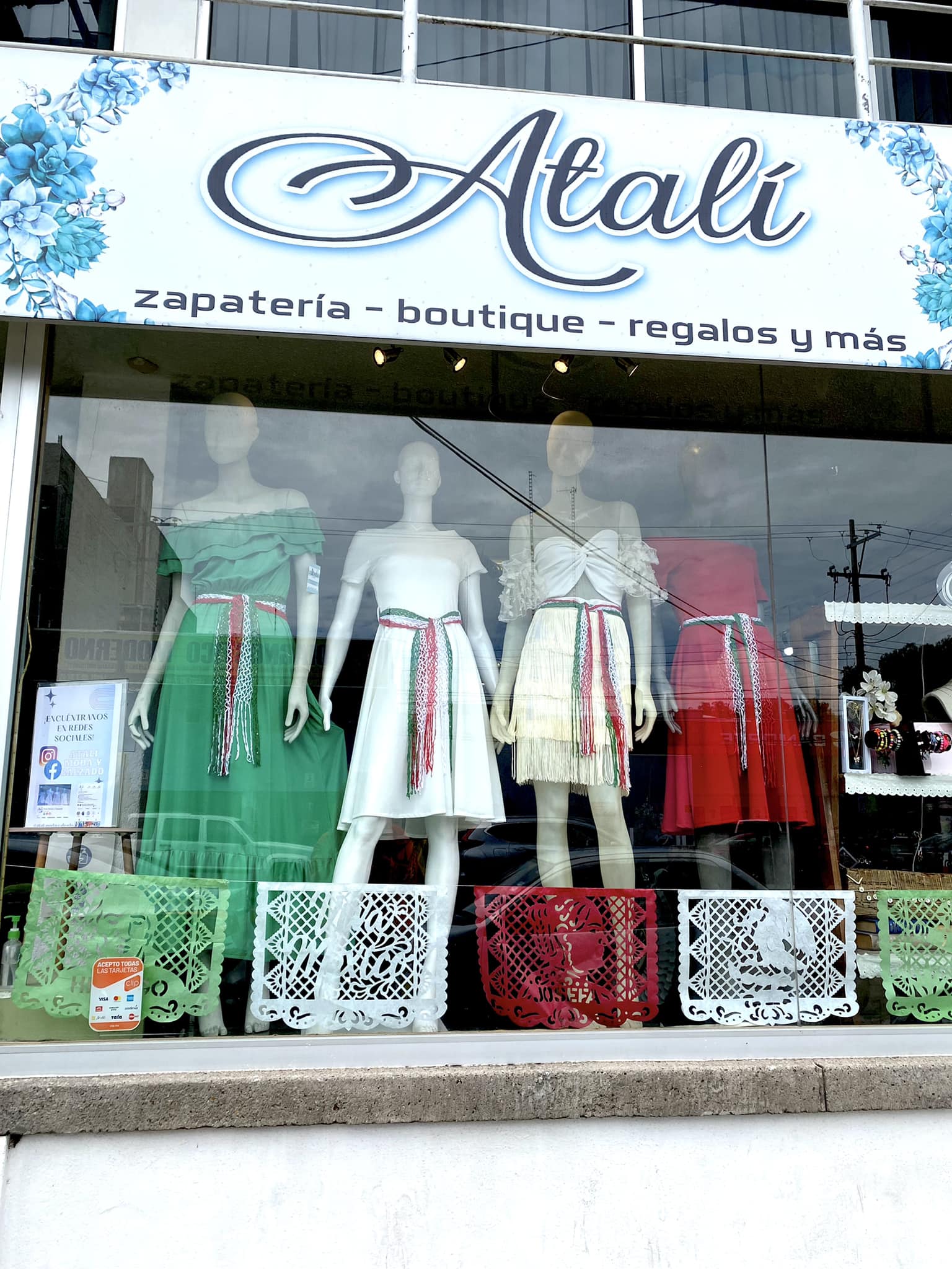 🇲🇽 ¿Todavía no tienes el outfit... - Atalí Moda y Calzado