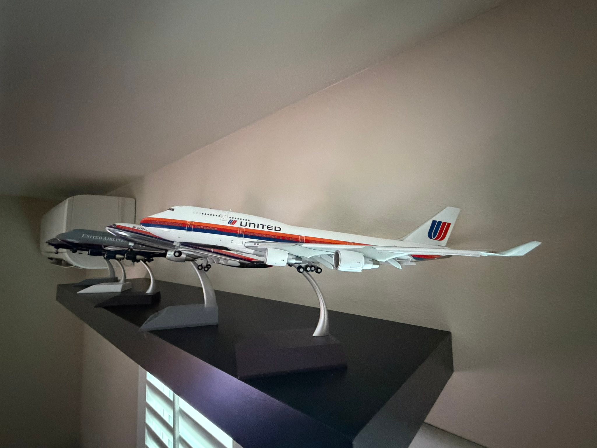 United Airlines 1:200 scale diecast model collection