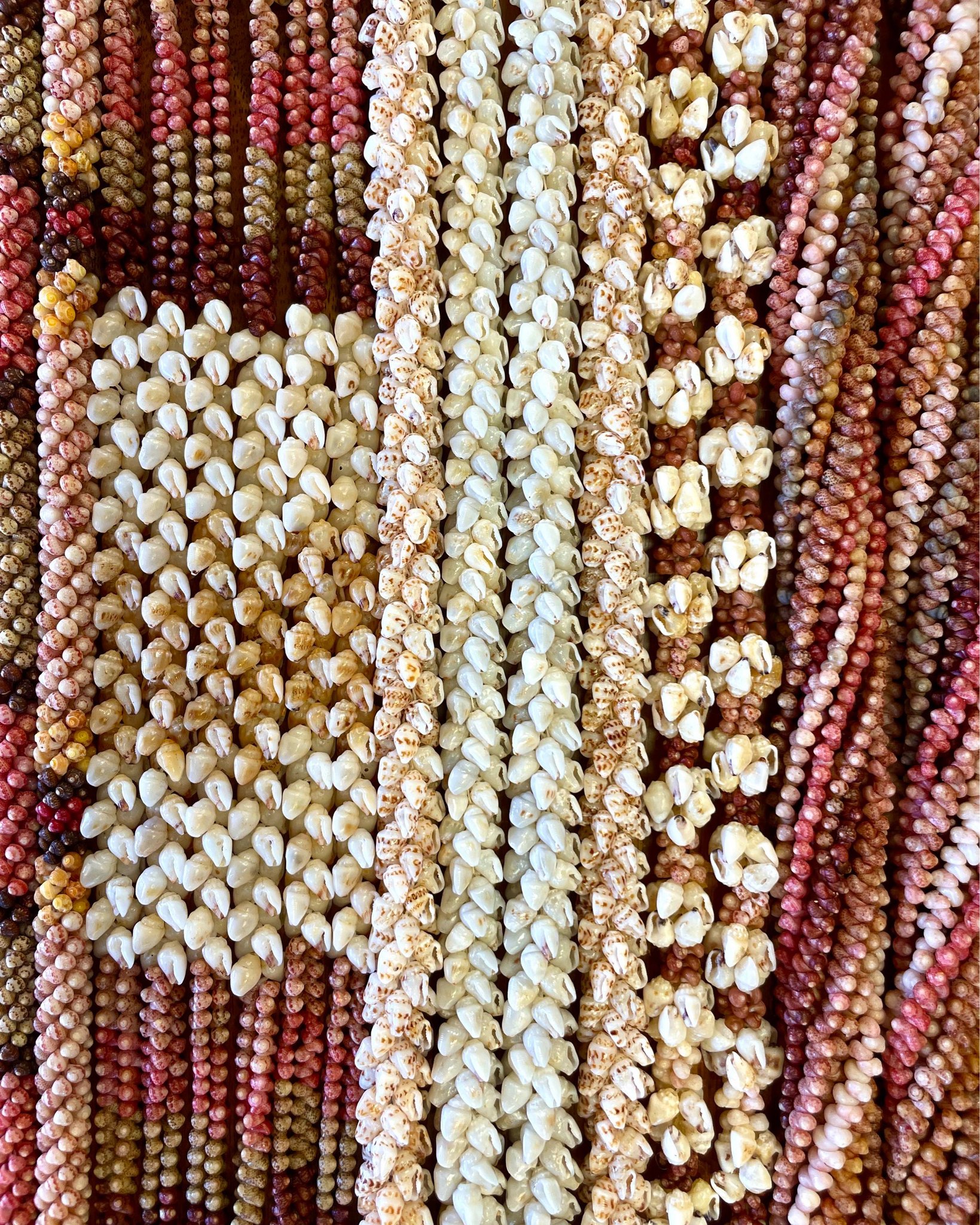 Maui - The weaving of tiny shells on the remote Hawaiian island of Ni ...