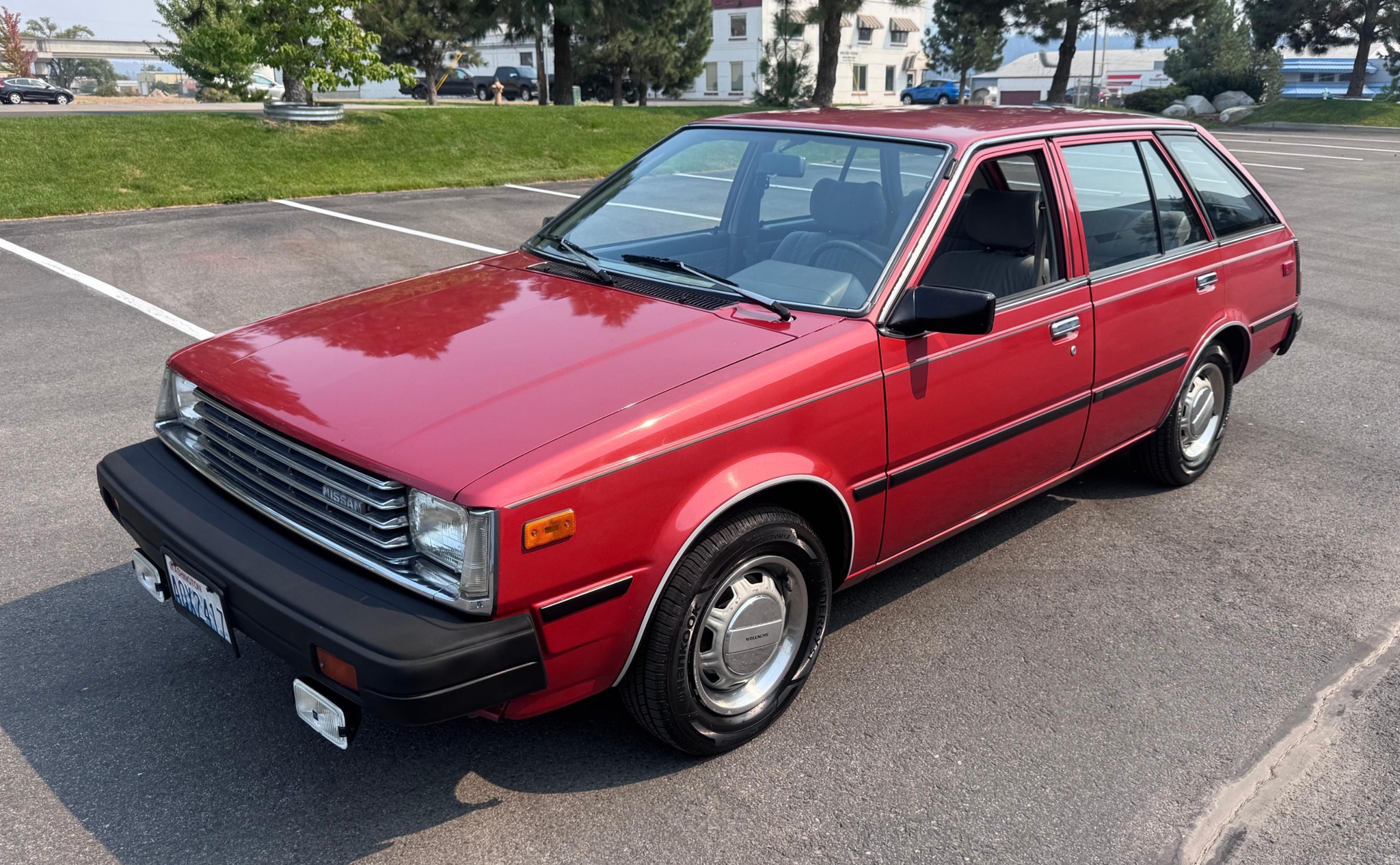 ひろ 1981 Datsun 810 Maxima: Nissan's rear-wheel-drive milestone