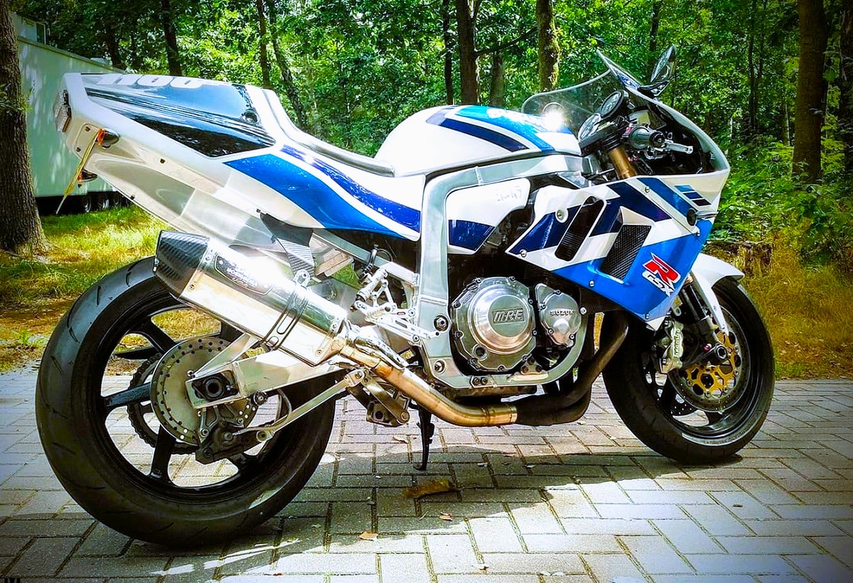 Modified Suzuki GSXR 1100 with PVM wheels and AP brakes