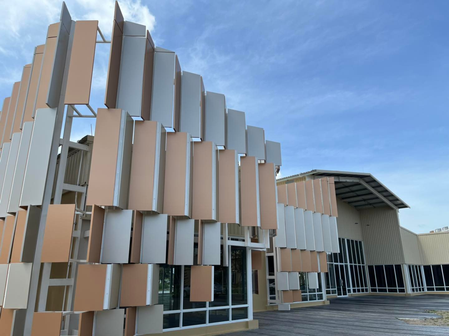 DCP easy build - DCP รับติดตั้ง Facade ใช้ อลูมีเนียม... | Facebook