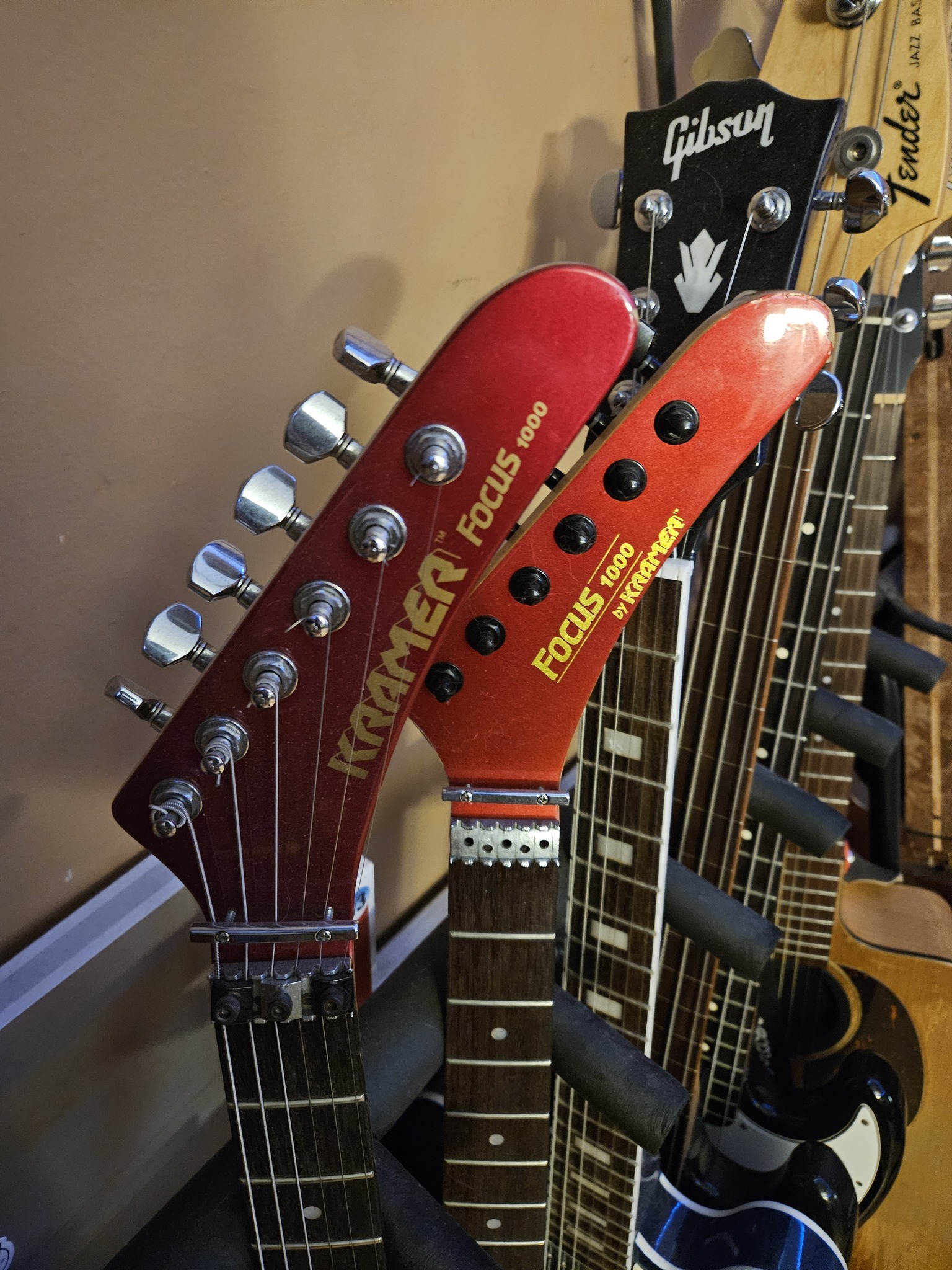What's the difference between these Kramer Focus 1000 guitar necks?