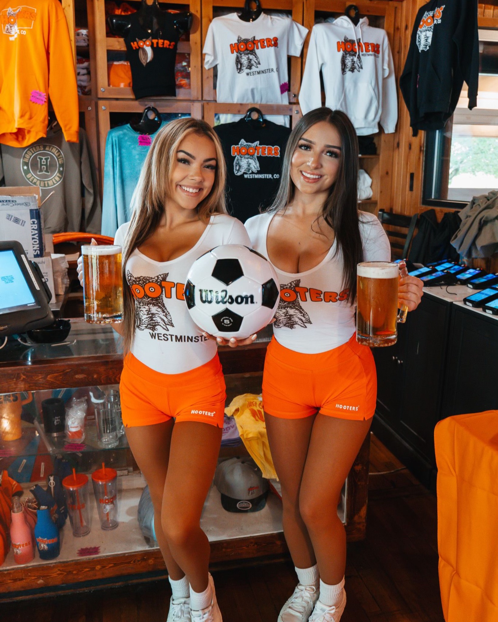 How to order a Hootie Shot: 🥃 Pick your favorite liquor 🥃 Tap